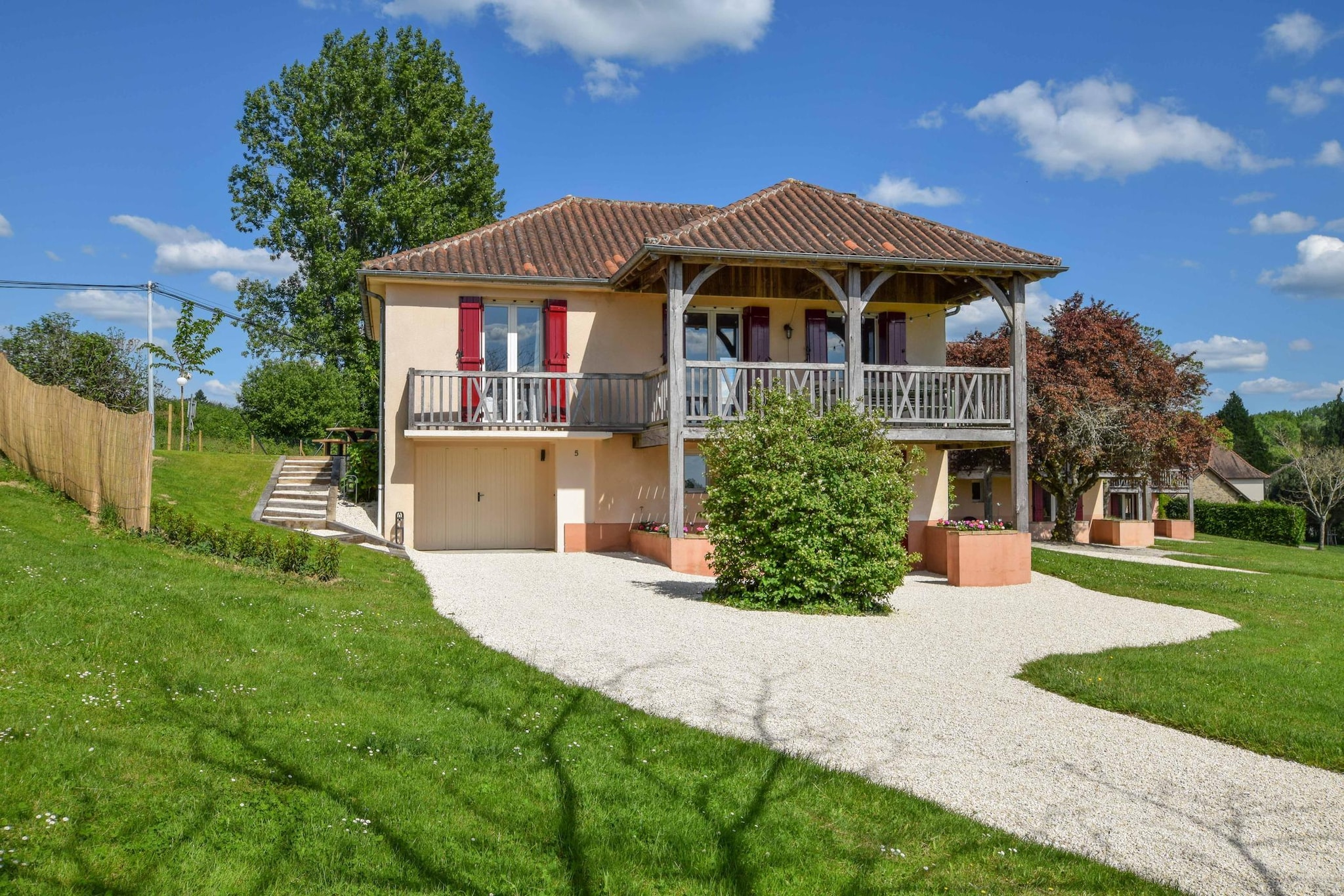 Pavillon le Papillon-Buitenkant zomer