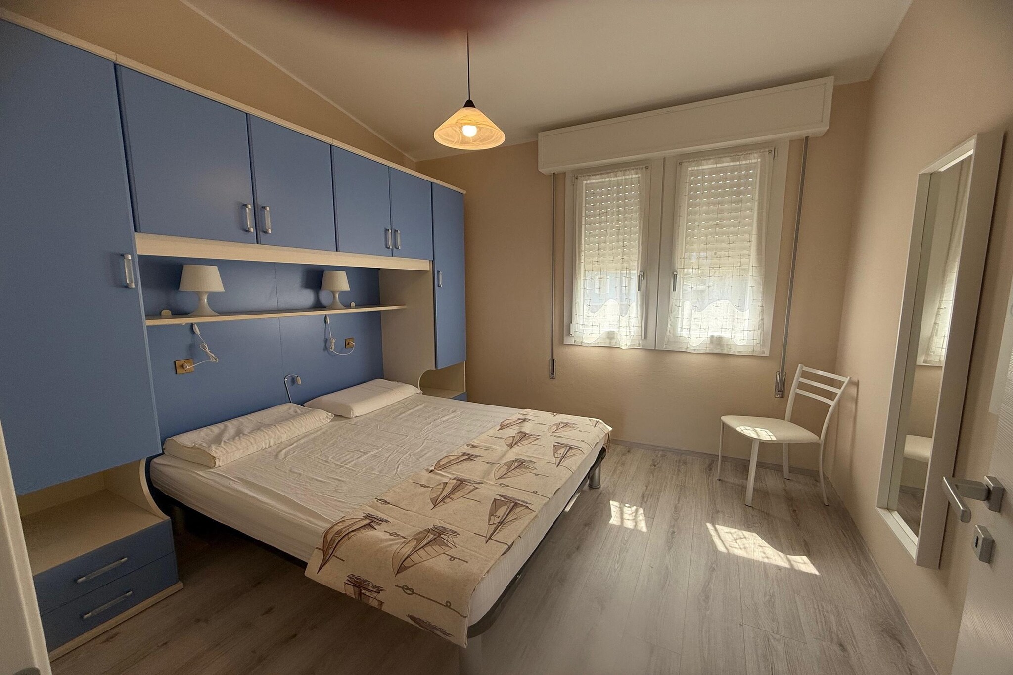 Living room(TV), Kitchenette(microwave, dishes and cutlery, Cooking basics), bedroom(single bed, bunk bed), bedroom(double bed), bathroom(shower, washbasin, toilet), washing machine, air conditioning, garden, parking