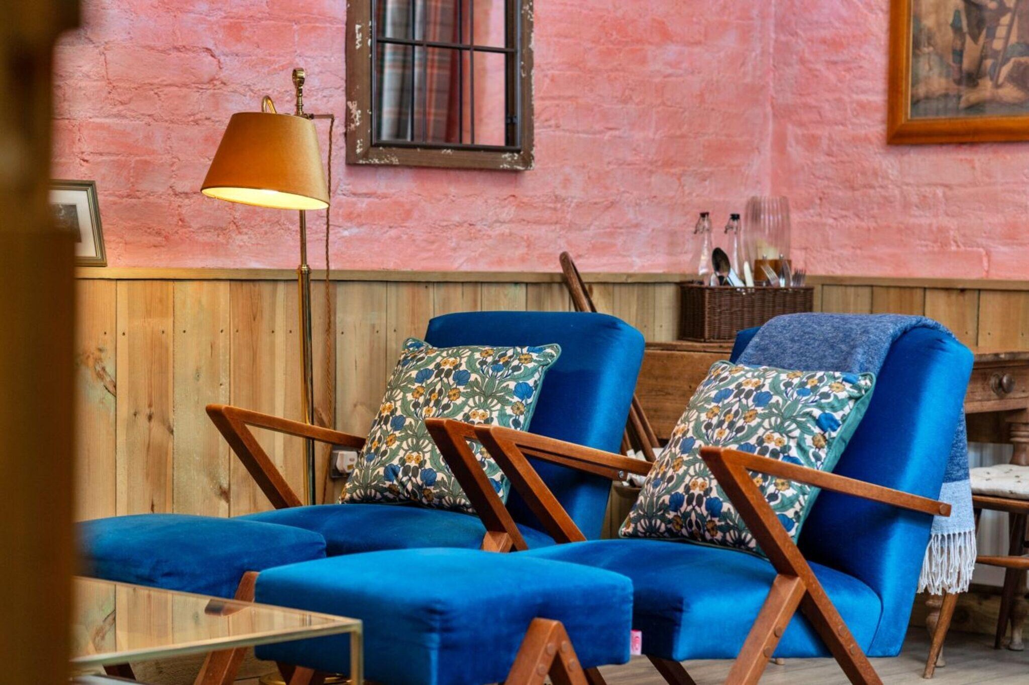 The Potting Shed at Island Hall - Living room