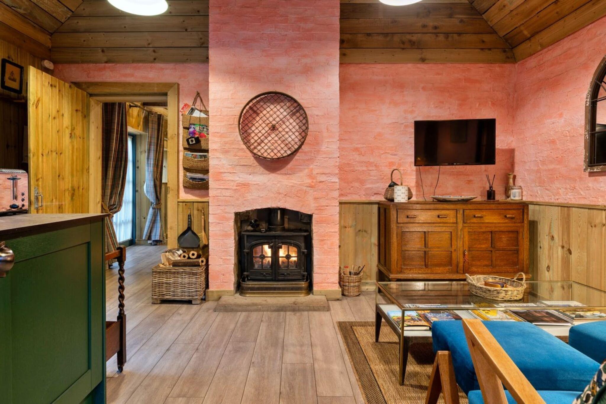 The Potting Shed at Island Hall - Living room