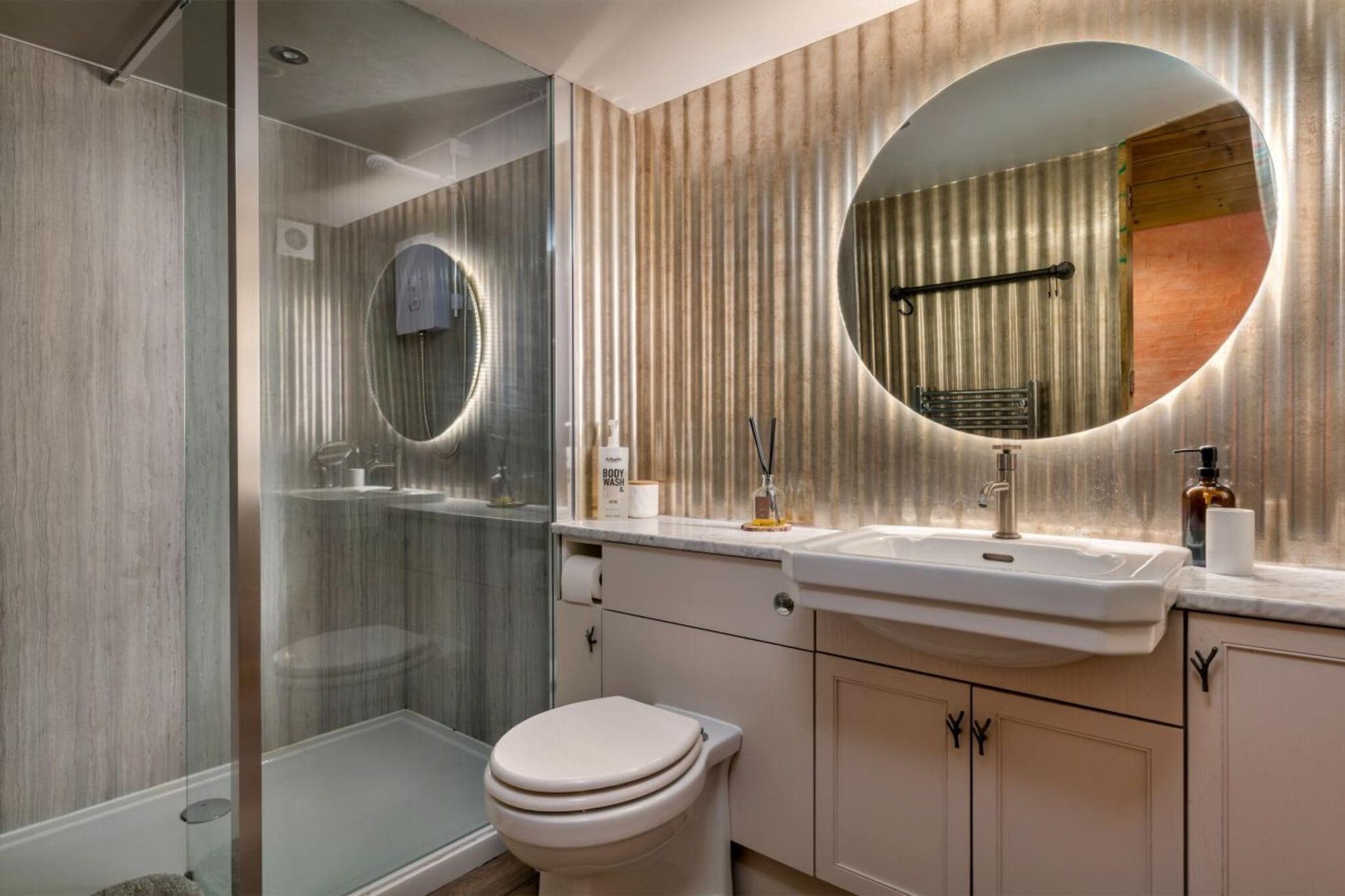 The Potting Shed at Island Hall - Bathroom