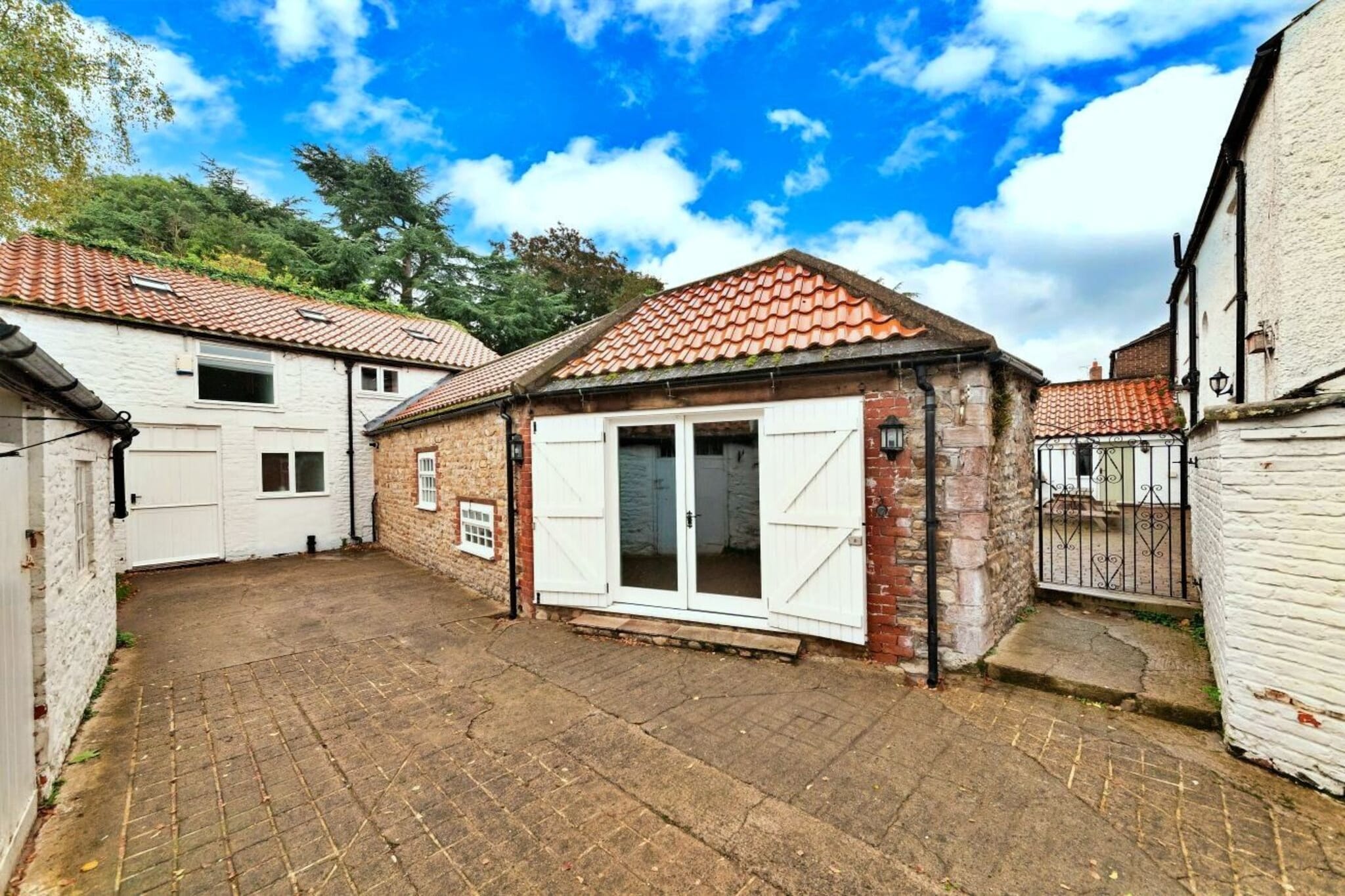Catterick Cottage - Areas within 1km in summer