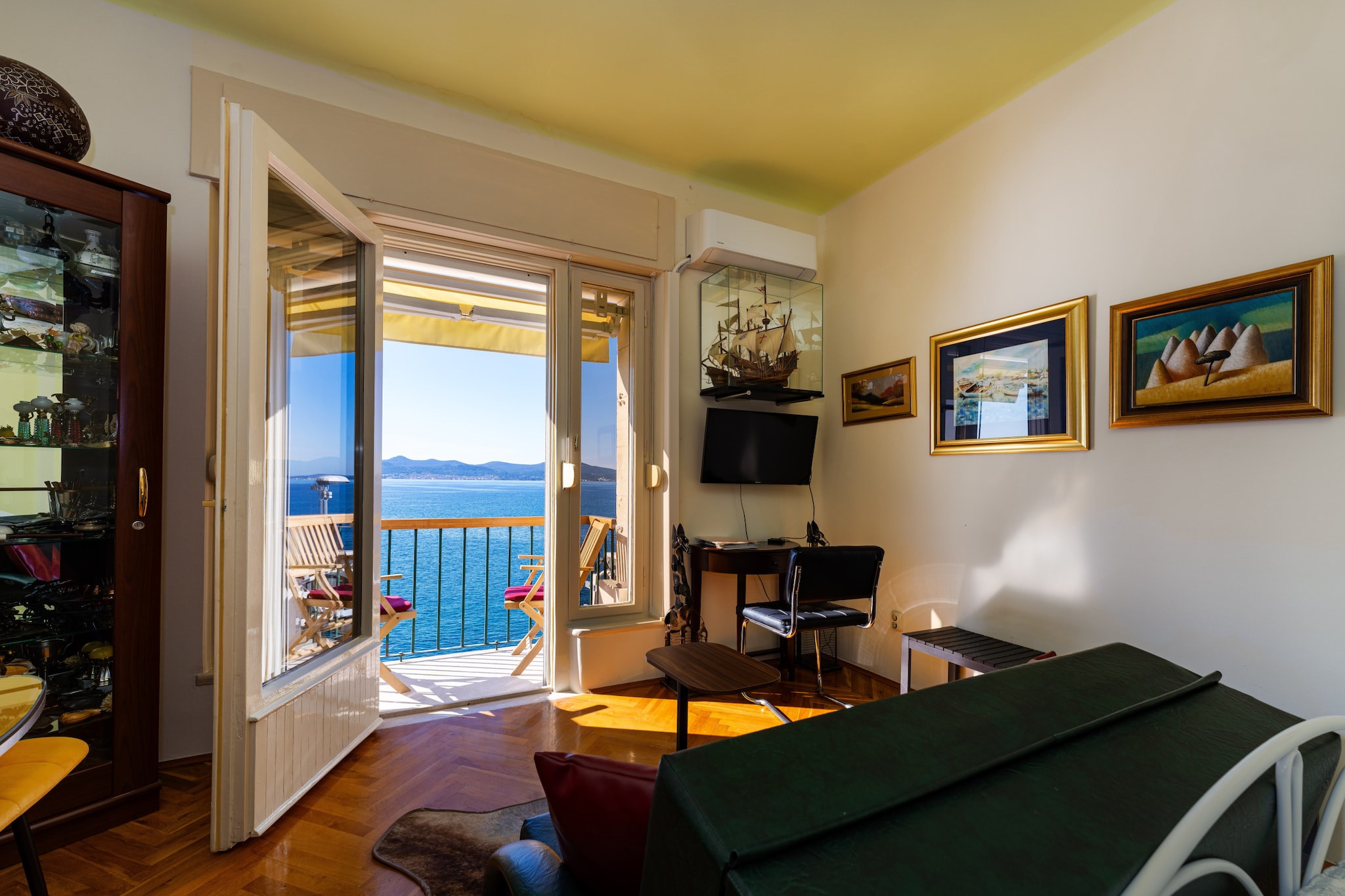 Sea View apartment Riva-Woonkamer