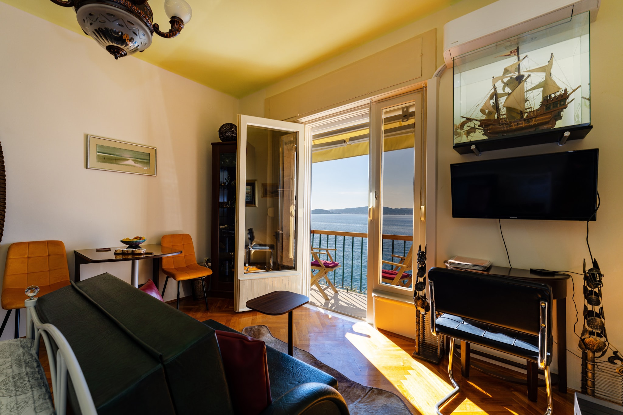 Sea View apartment Riva-Woonkamer