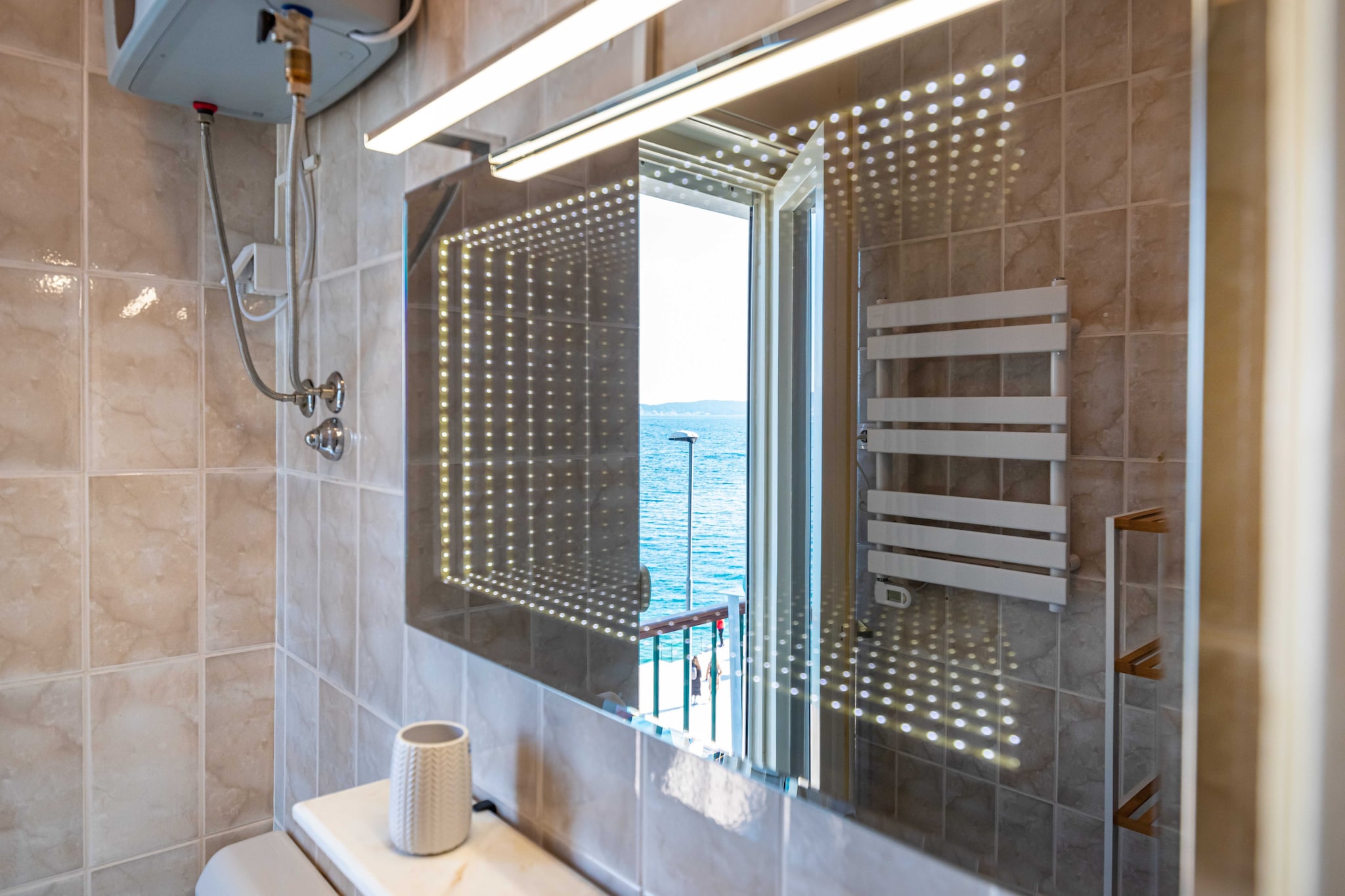 Sea View apartment Riva-Badkamer