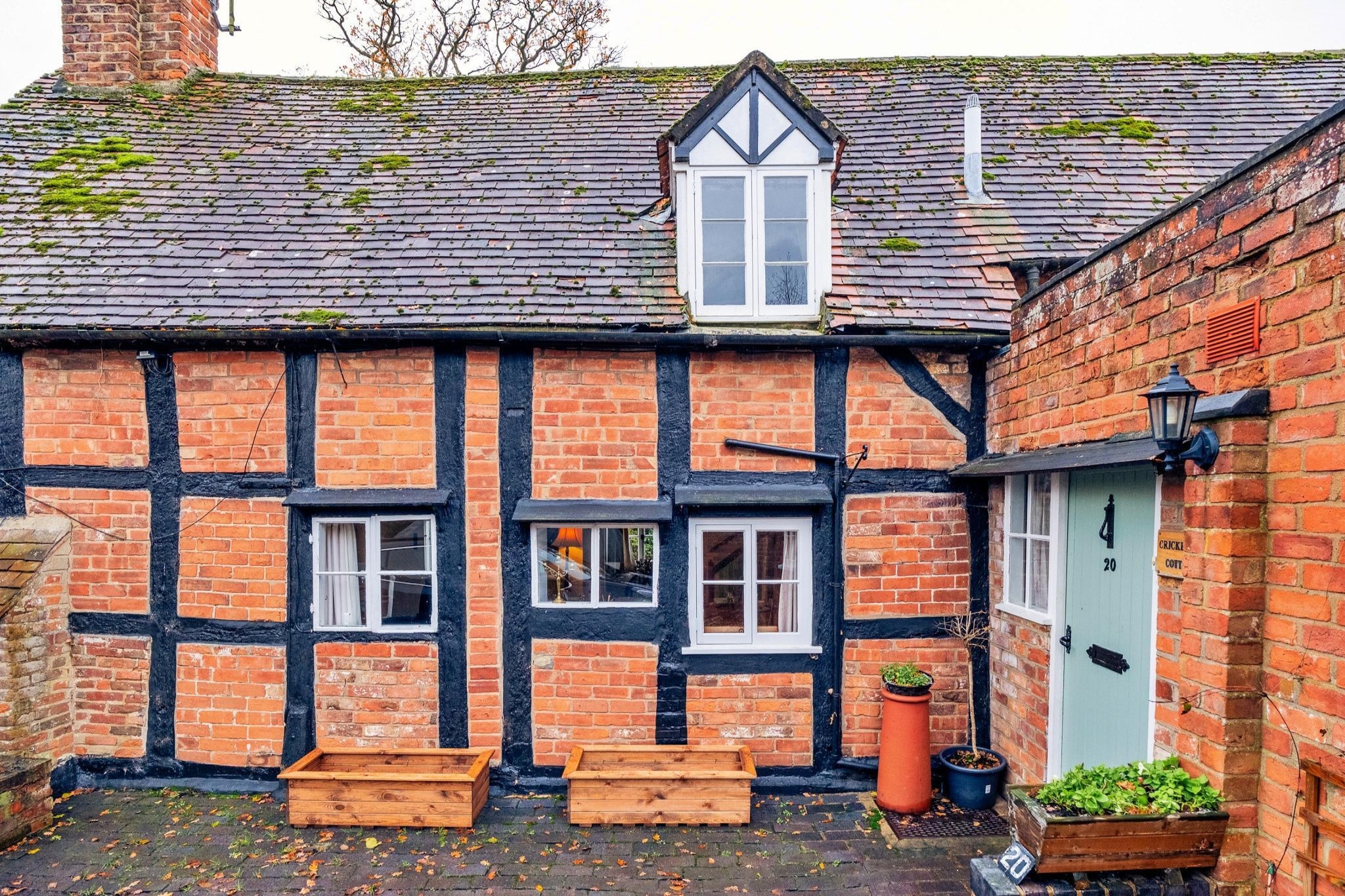 Cricketers' Cottage - Exterior in summer