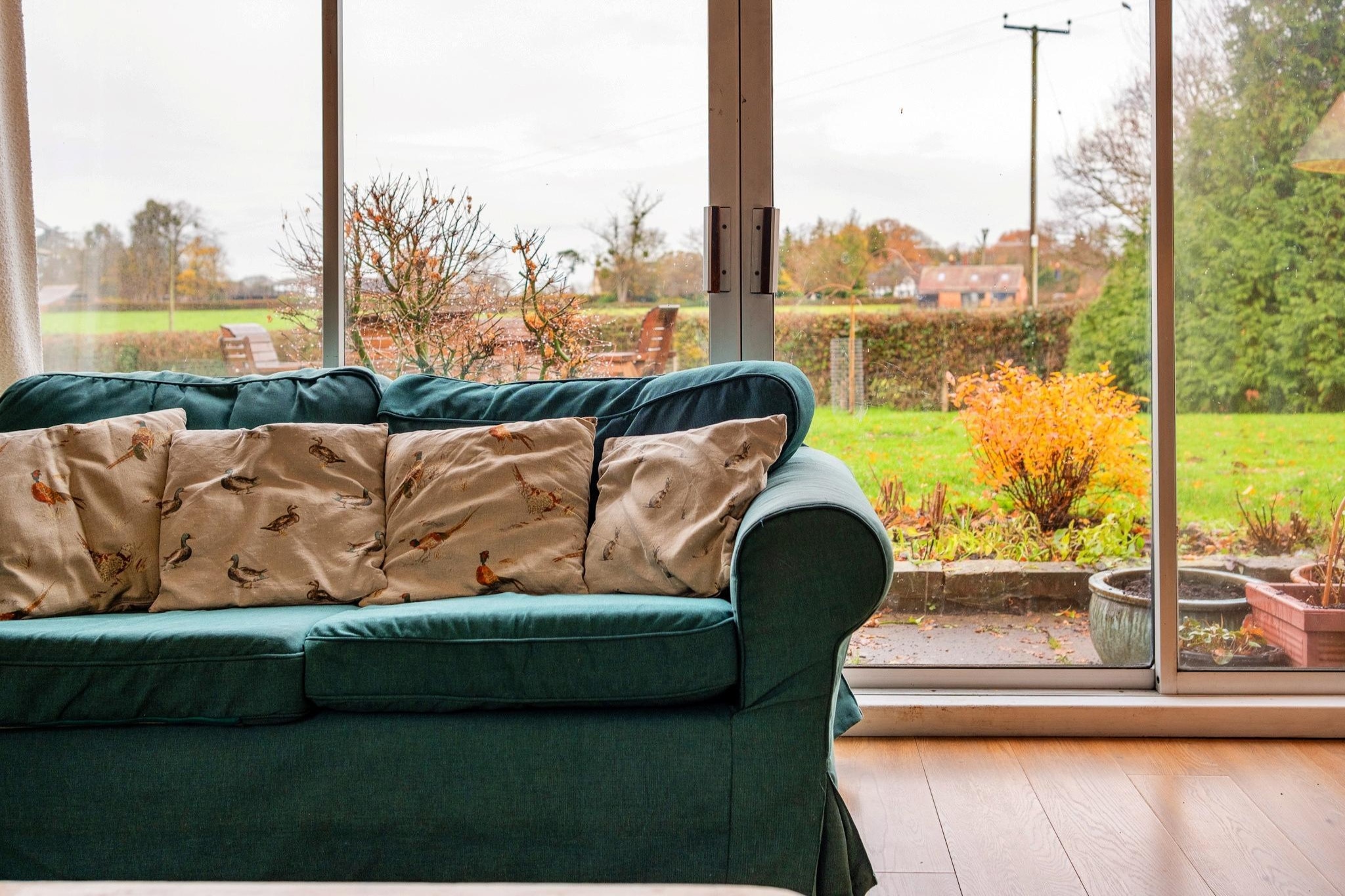 Cricketers' Cottage - Living room