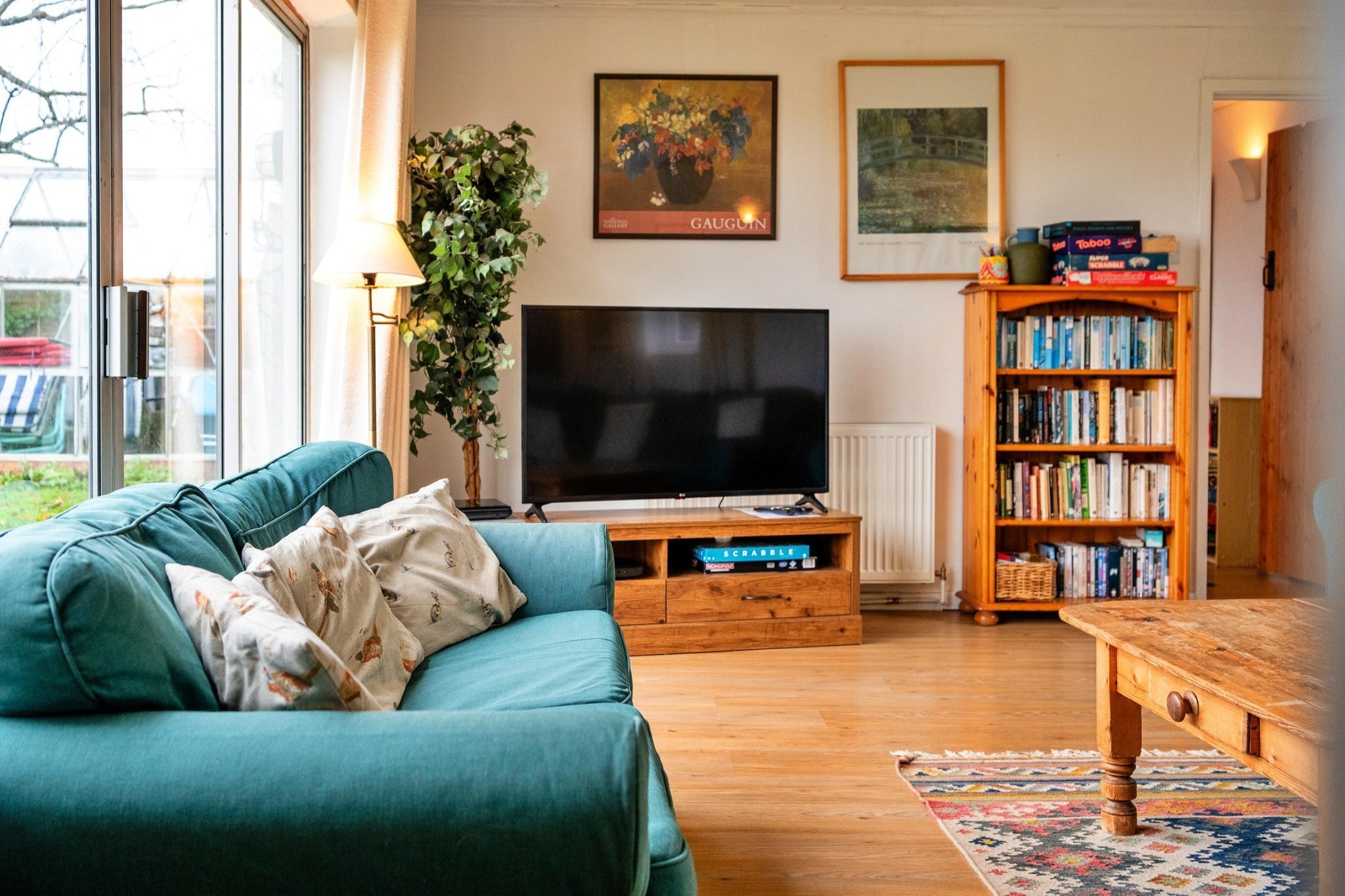 Cricketers' Cottage - Living room