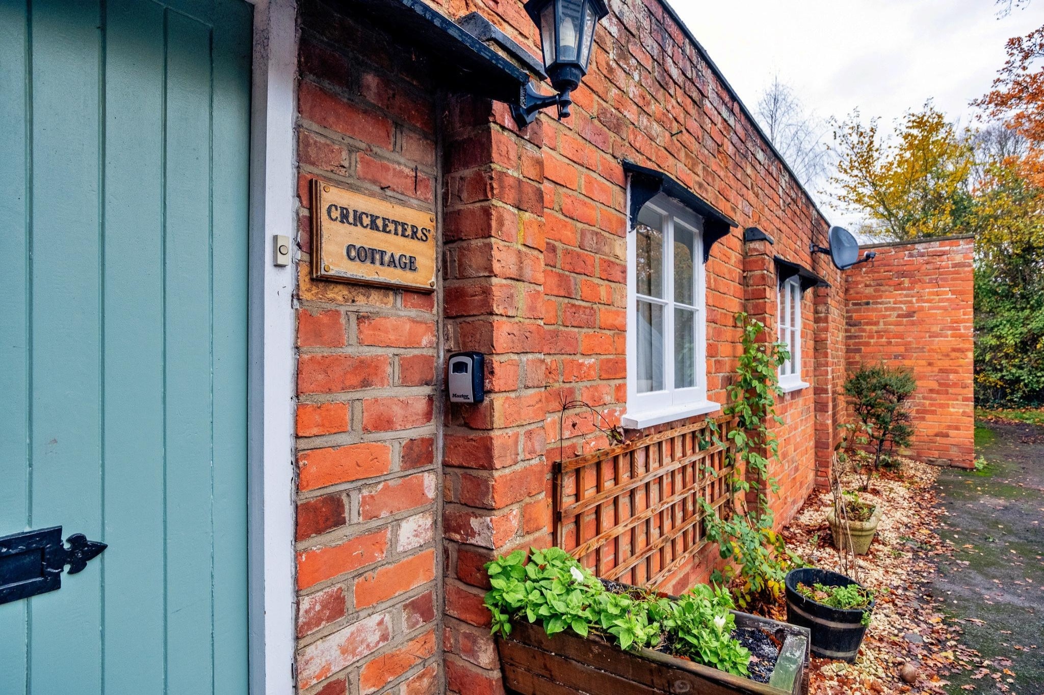 Cricketers' Cottage - Hall & reception