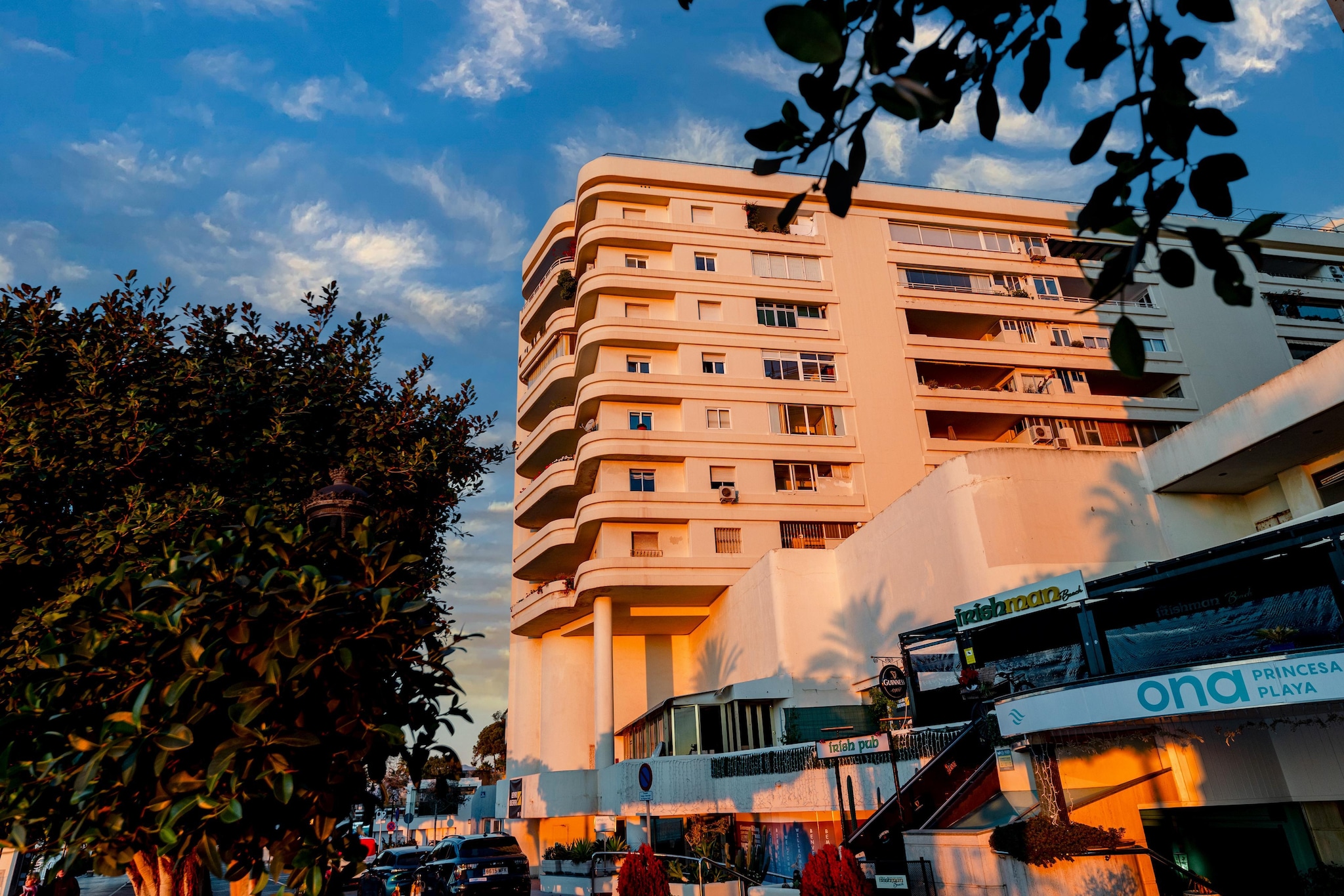 Marbell center-Buitenkant zomer