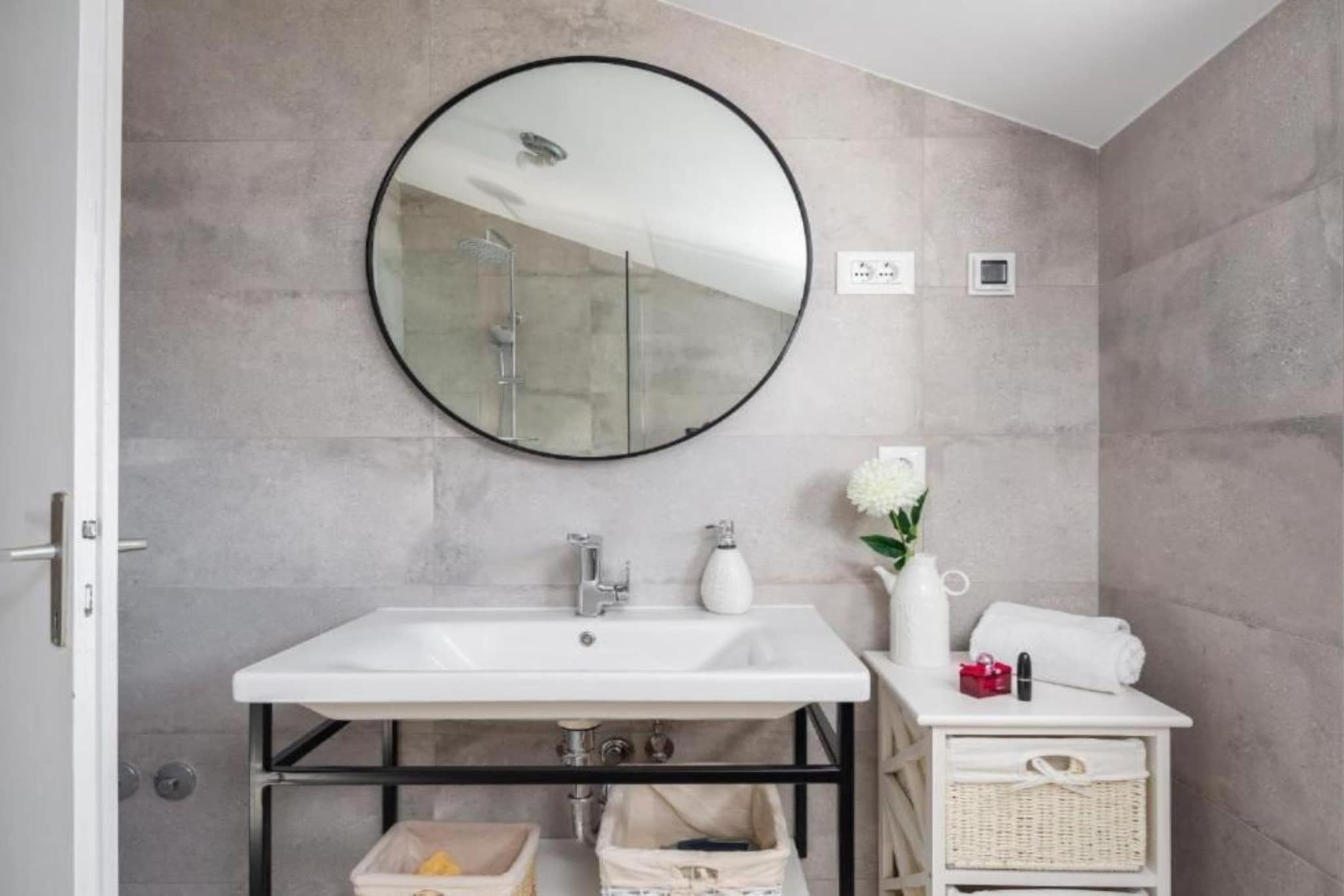 Seafront Six Bedroom Modern Villa with Pool Nancy - Bathroom