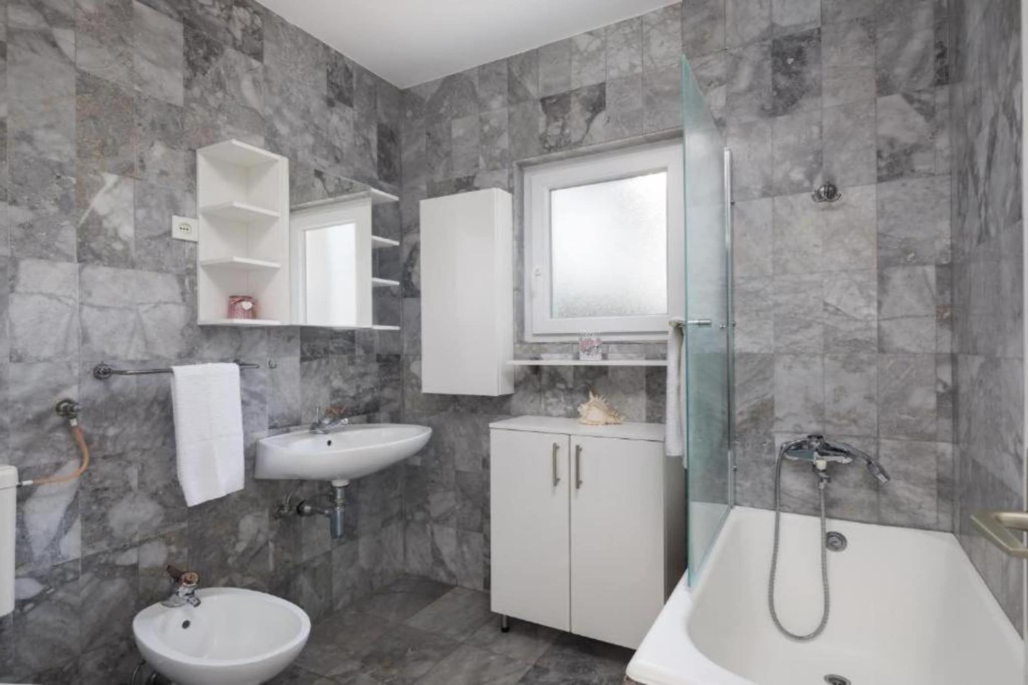 Seafront Six Bedroom Modern Villa with Pool Nancy - Bathroom