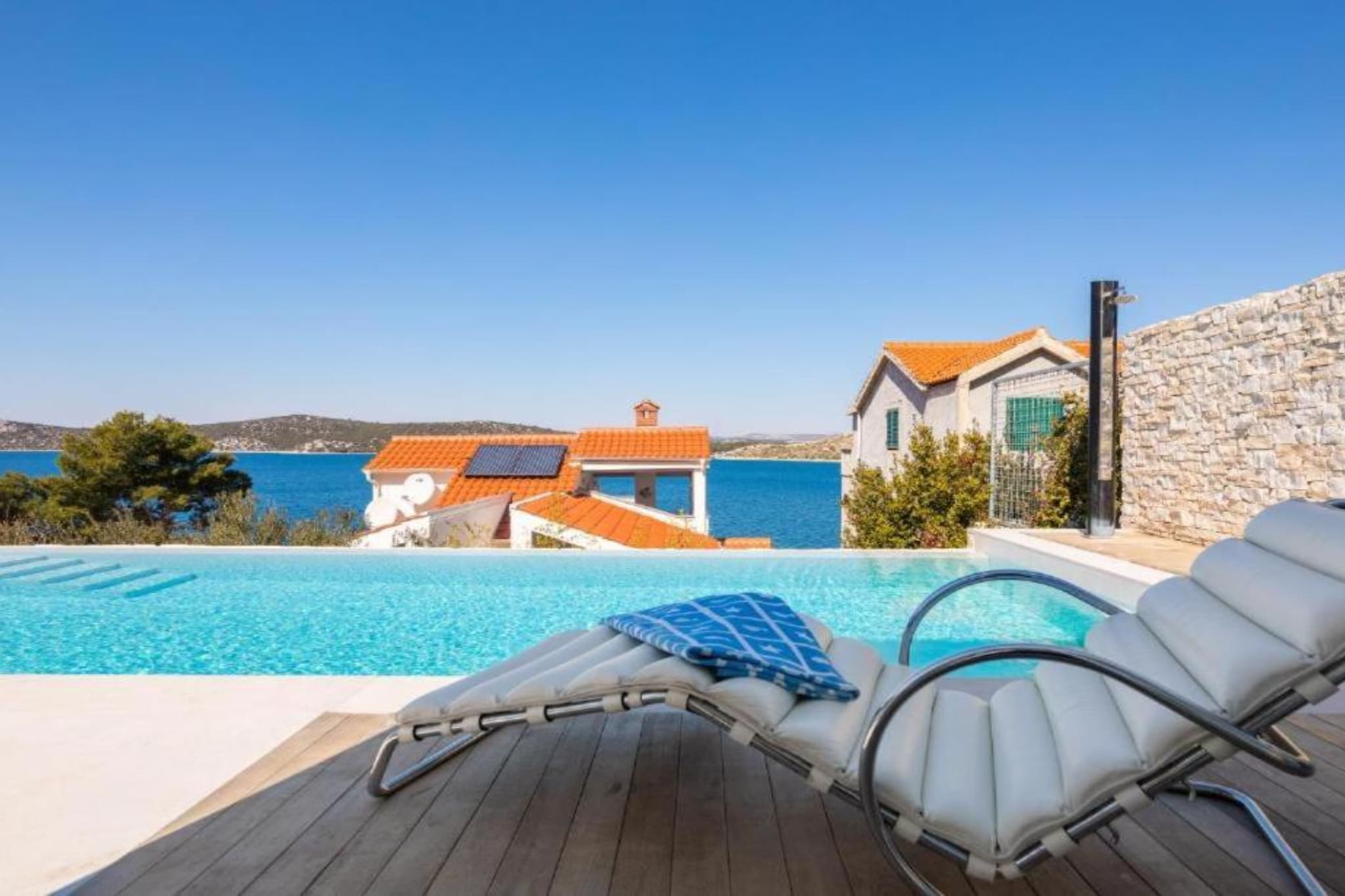 Seafront Six Bedroom Modern Villa with Pool Nancy - Swimming pool