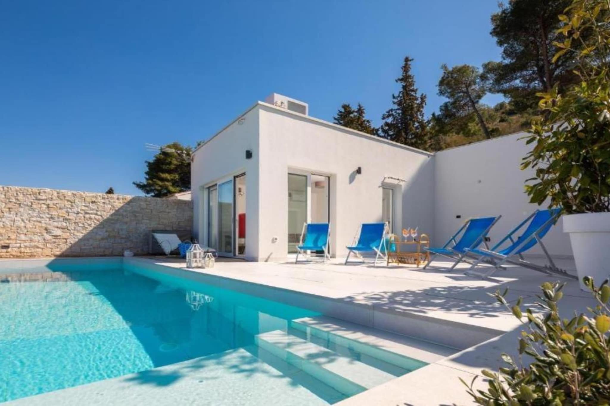 Seafront Six Bedroom Modern Villa with Pool Nancy - Swimming pool