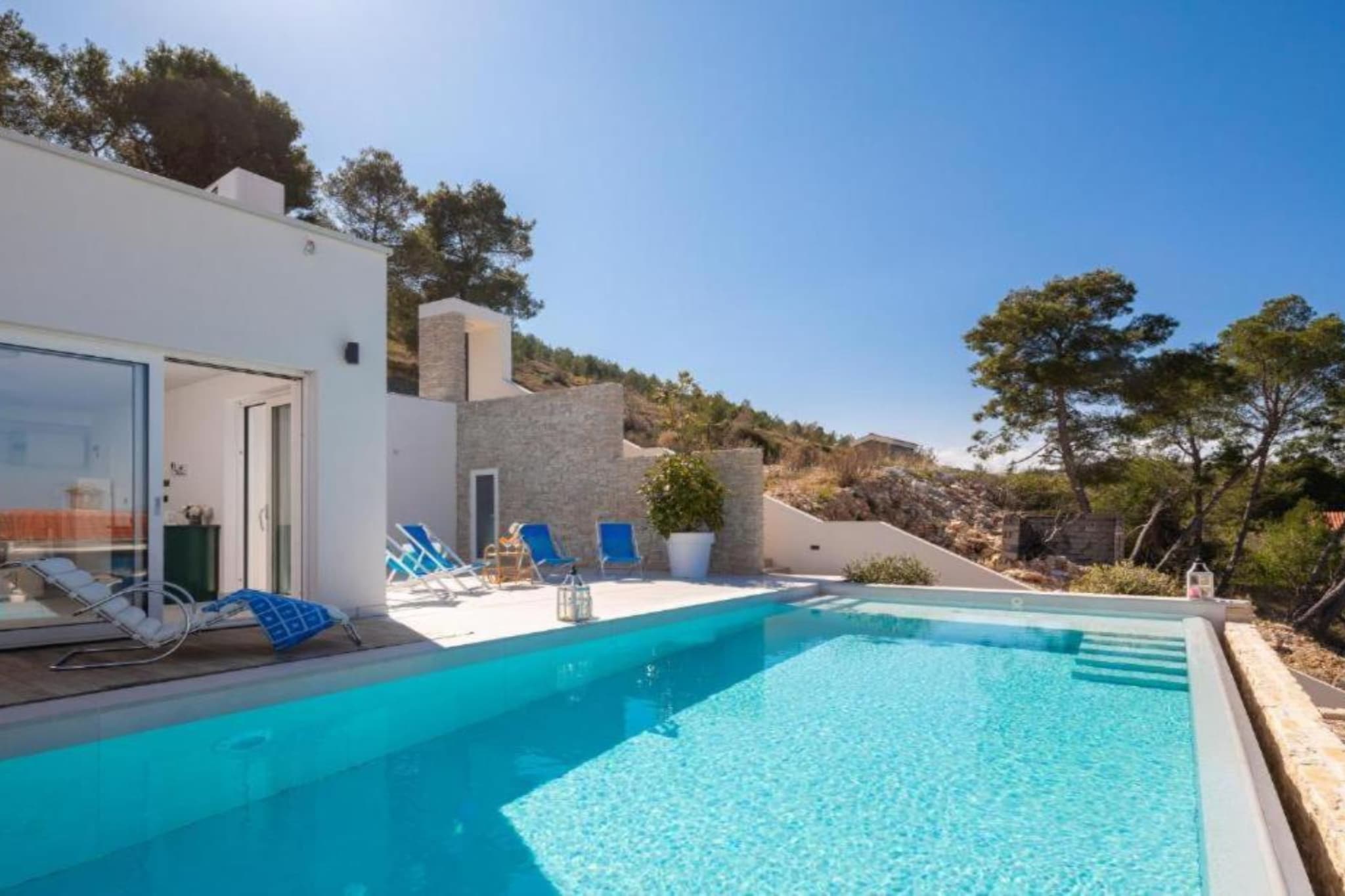 Seafront Six Bedroom Modern Villa with Pool Nancy - Swimming pool