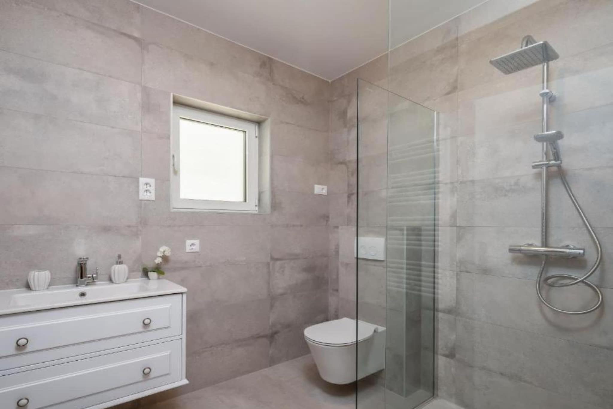 Seafront Six Bedroom Modern Villa with Pool Nancy - Bathroom
