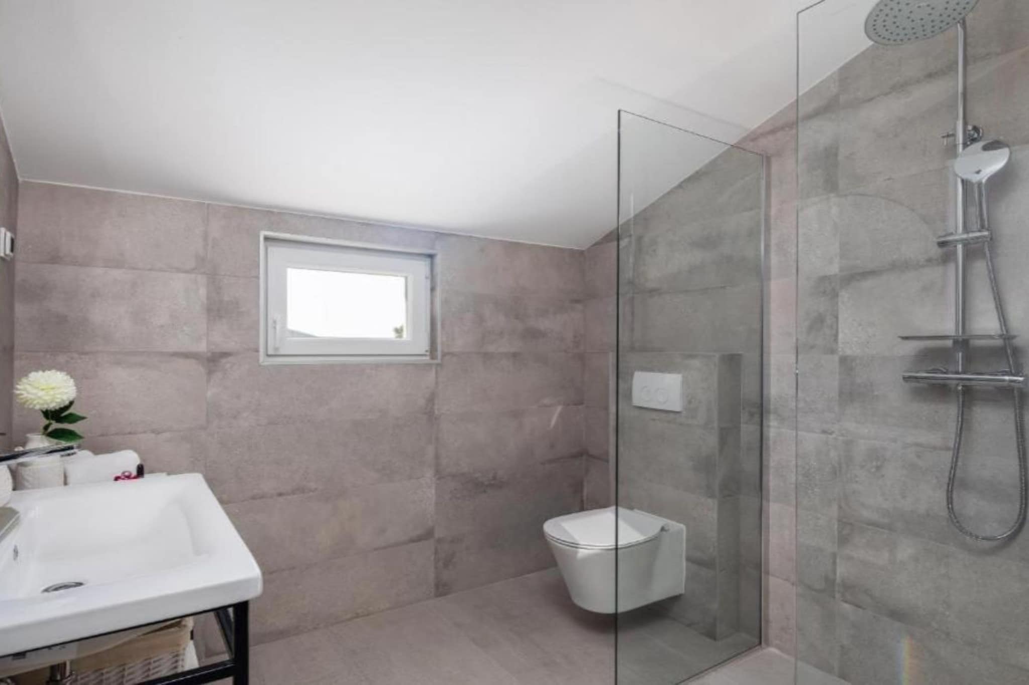 Seafront Six Bedroom Modern Villa with Pool Nancy - Bathroom