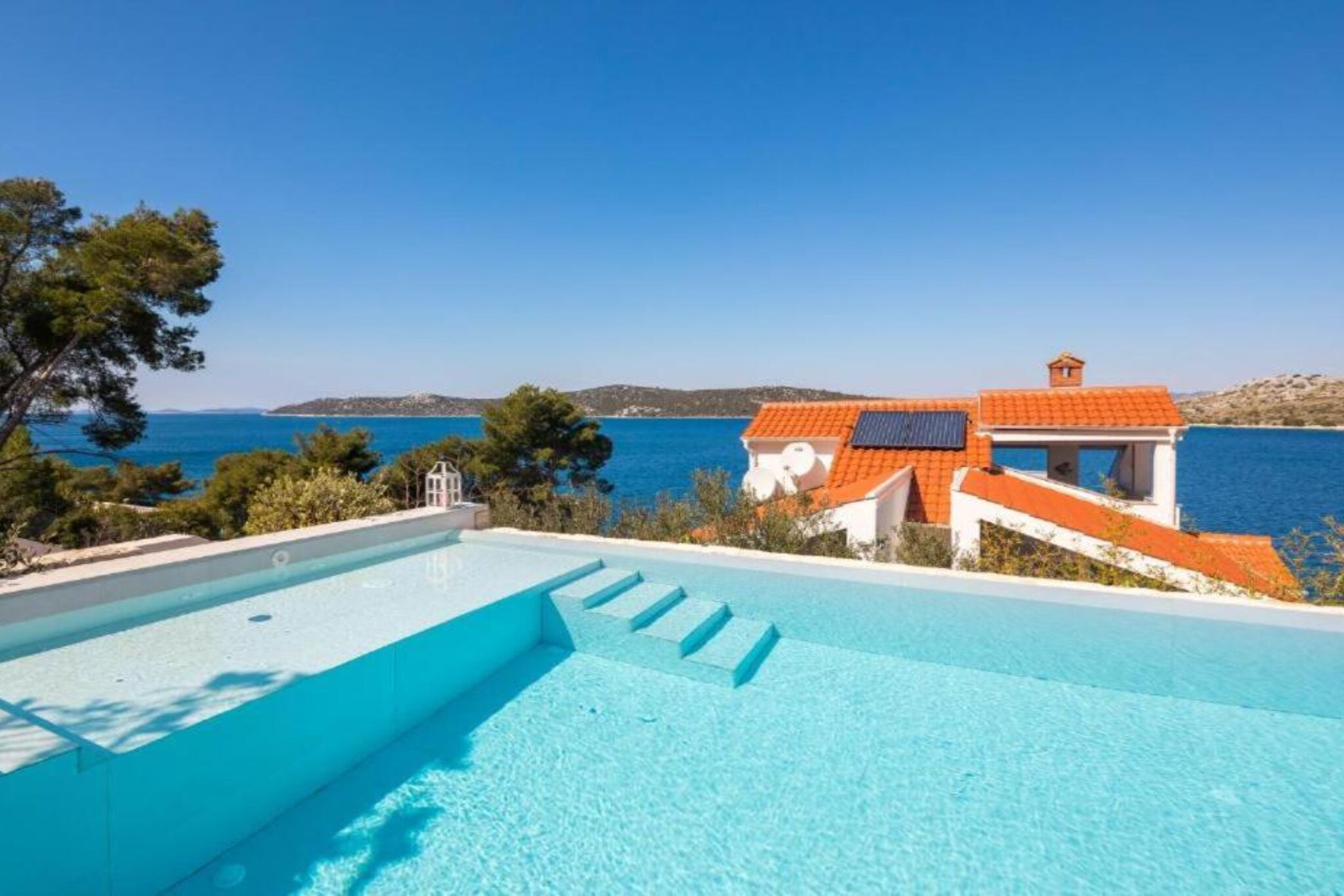 Seafront Six Bedroom Modern Villa with Pool Nancy - Swimming pool