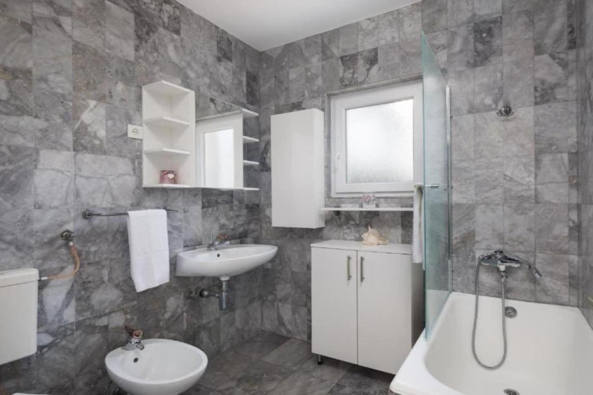 Seafront Six Bedroom Modern Villa with Pool Nancy - Bathroom