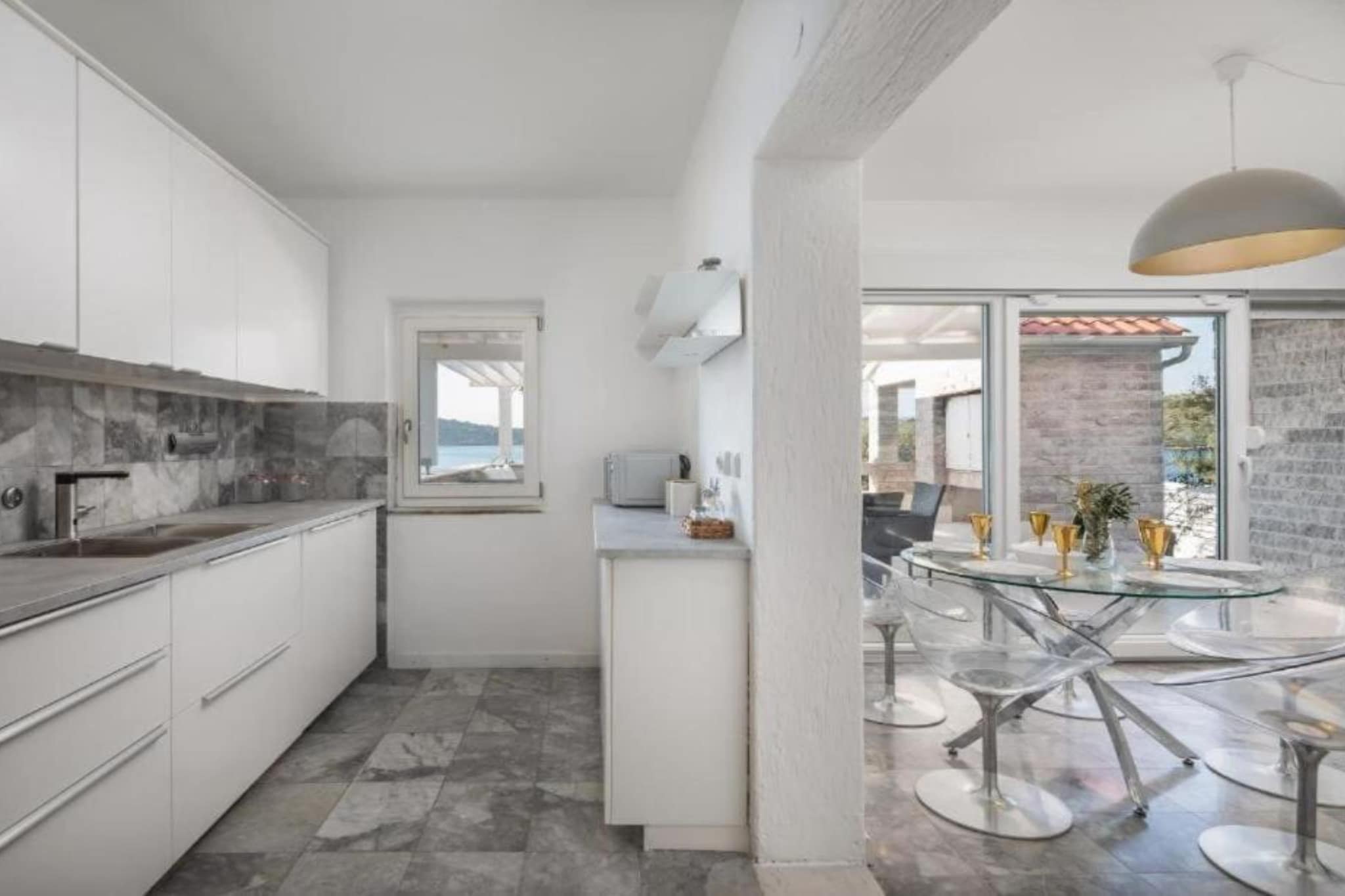 Seafront Six Bedroom Modern Villa with Pool Nancy - Kitchen