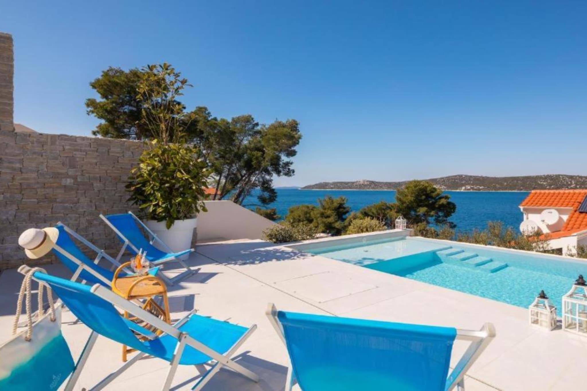 Seafront Six Bedroom Modern Villa with Pool Nancy - Swimming pool