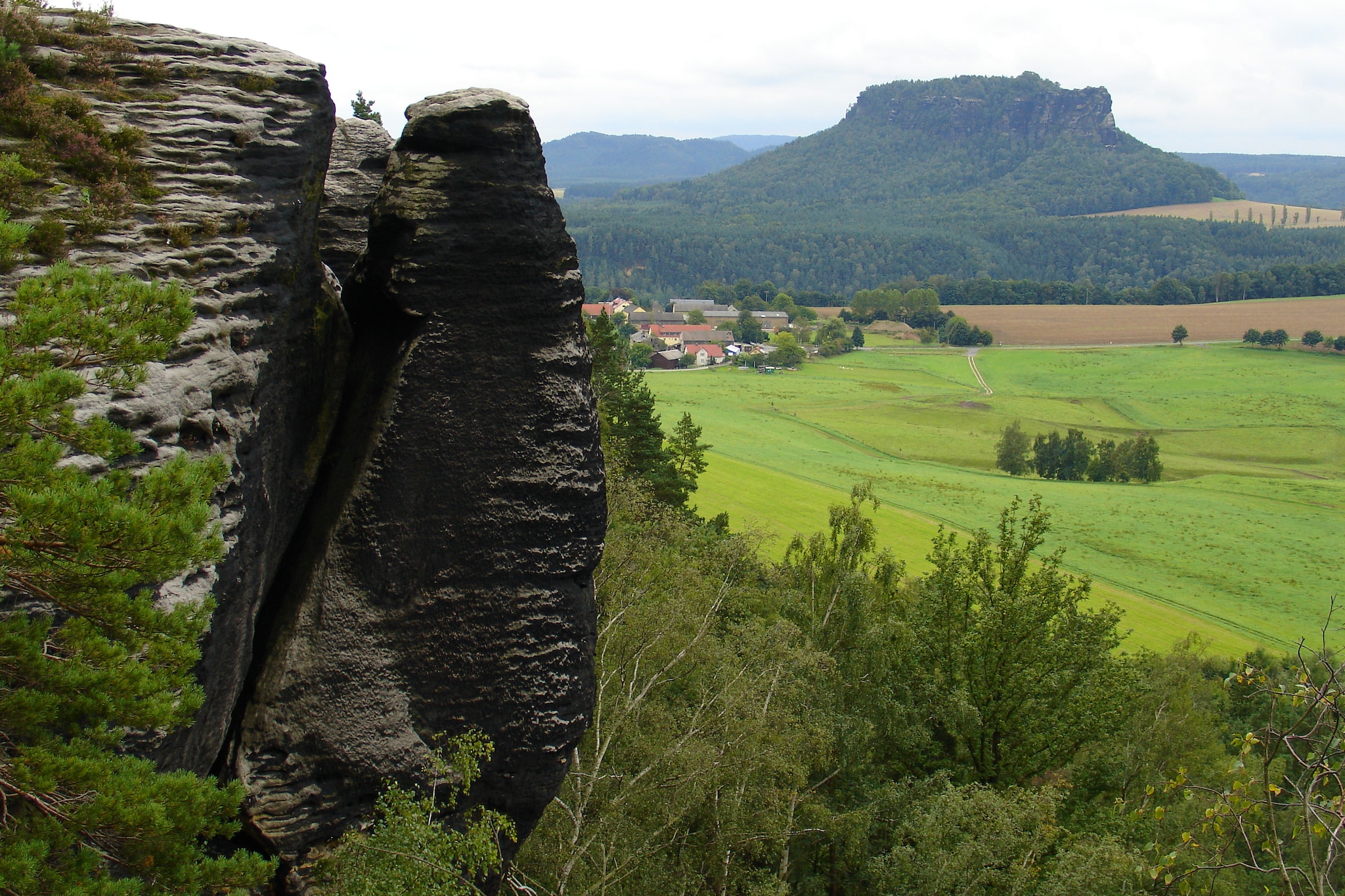 Gruppenhaus -Pfaffenstein Königstein Bärenstein-Gebieden zomer 1km
