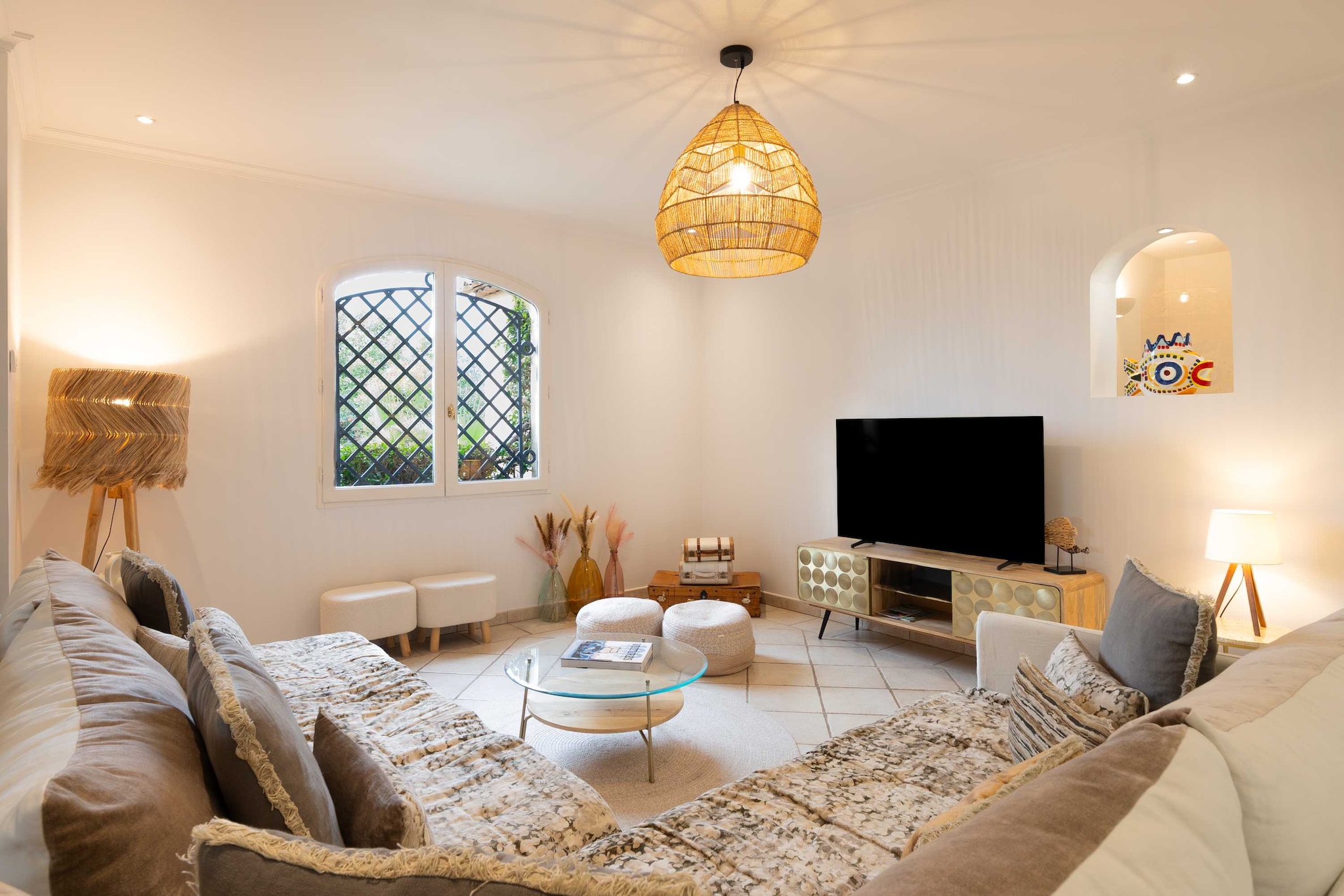 Spacious Villa with Pool & A/C for 8 – Sea View