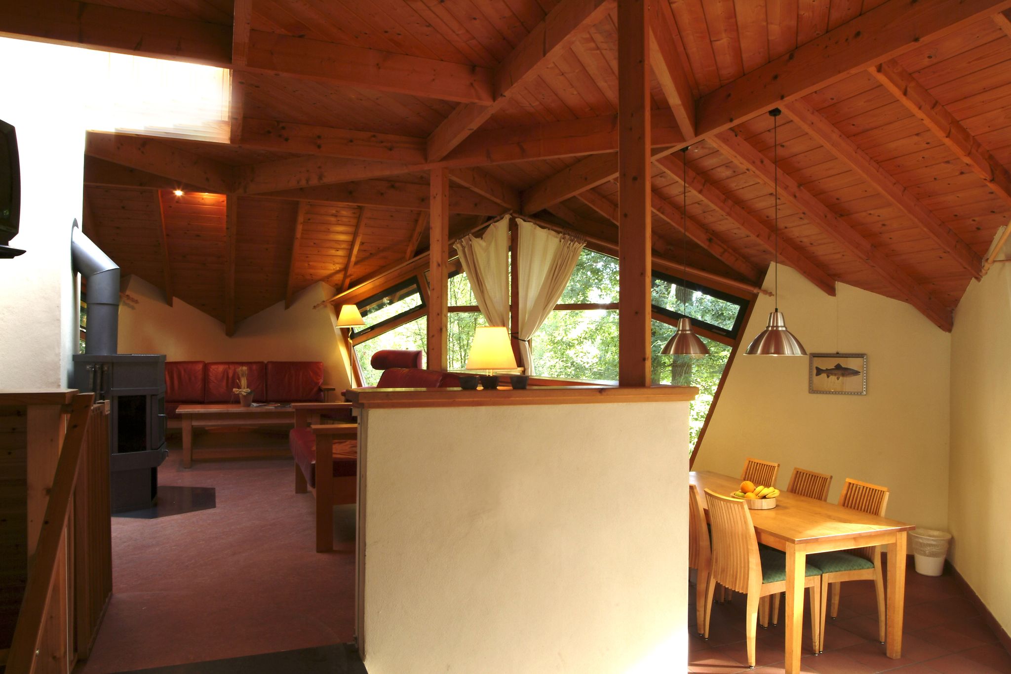 Ökologisches Ferienhaus mit Holzofen, in einem Ferienpark mitten in der Natur