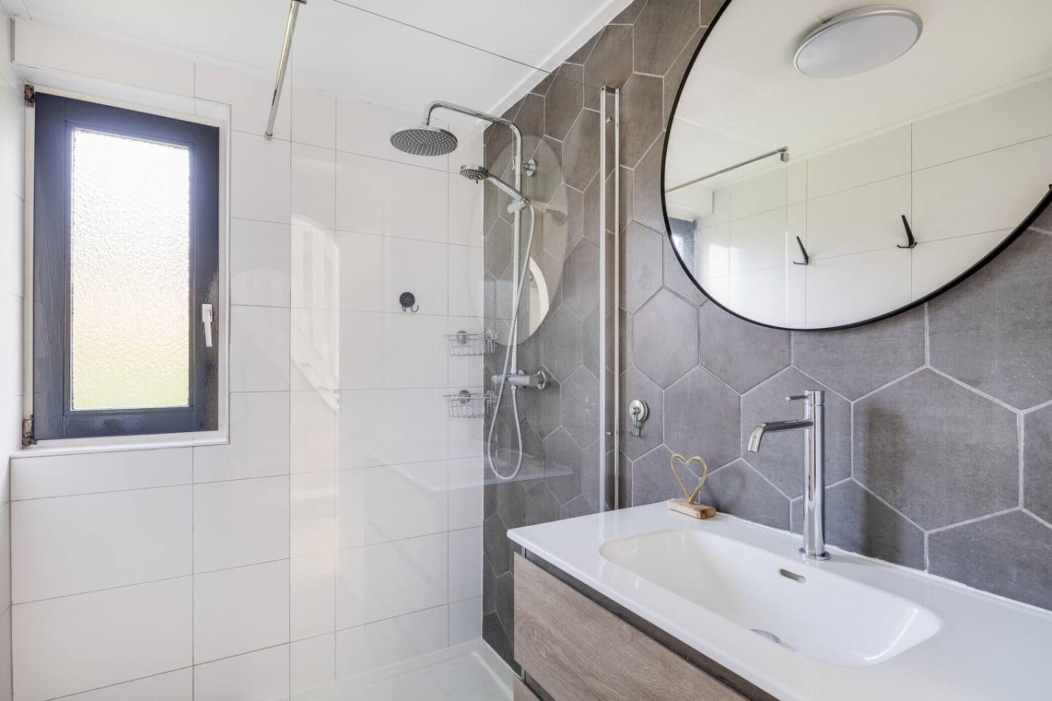 107 | Buizerd | Fijne bungalow met ruime tuin-Badkamer