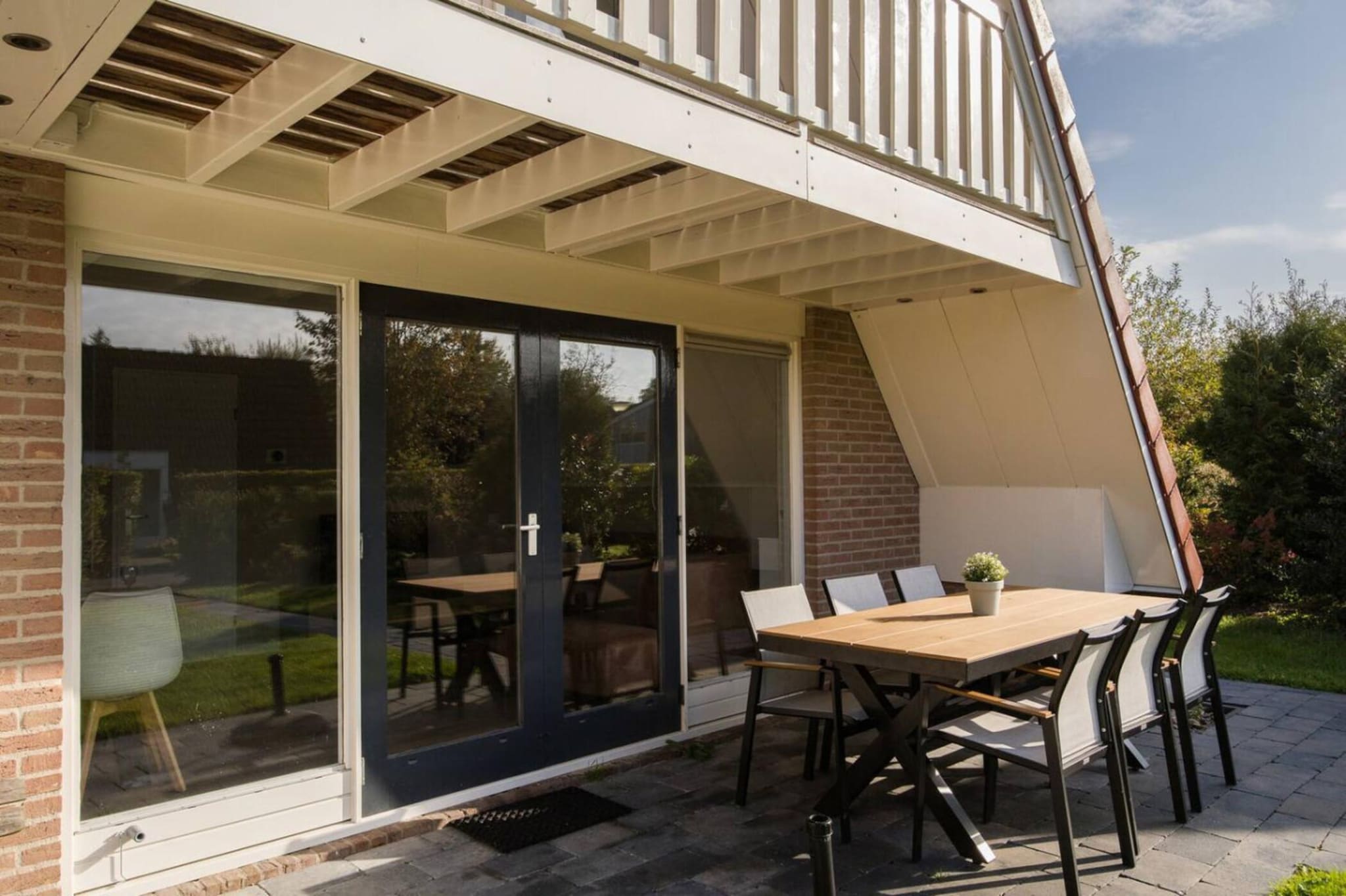 107 | Buizerd | Fijne bungalow met ruime tuin-Terrasbalkon