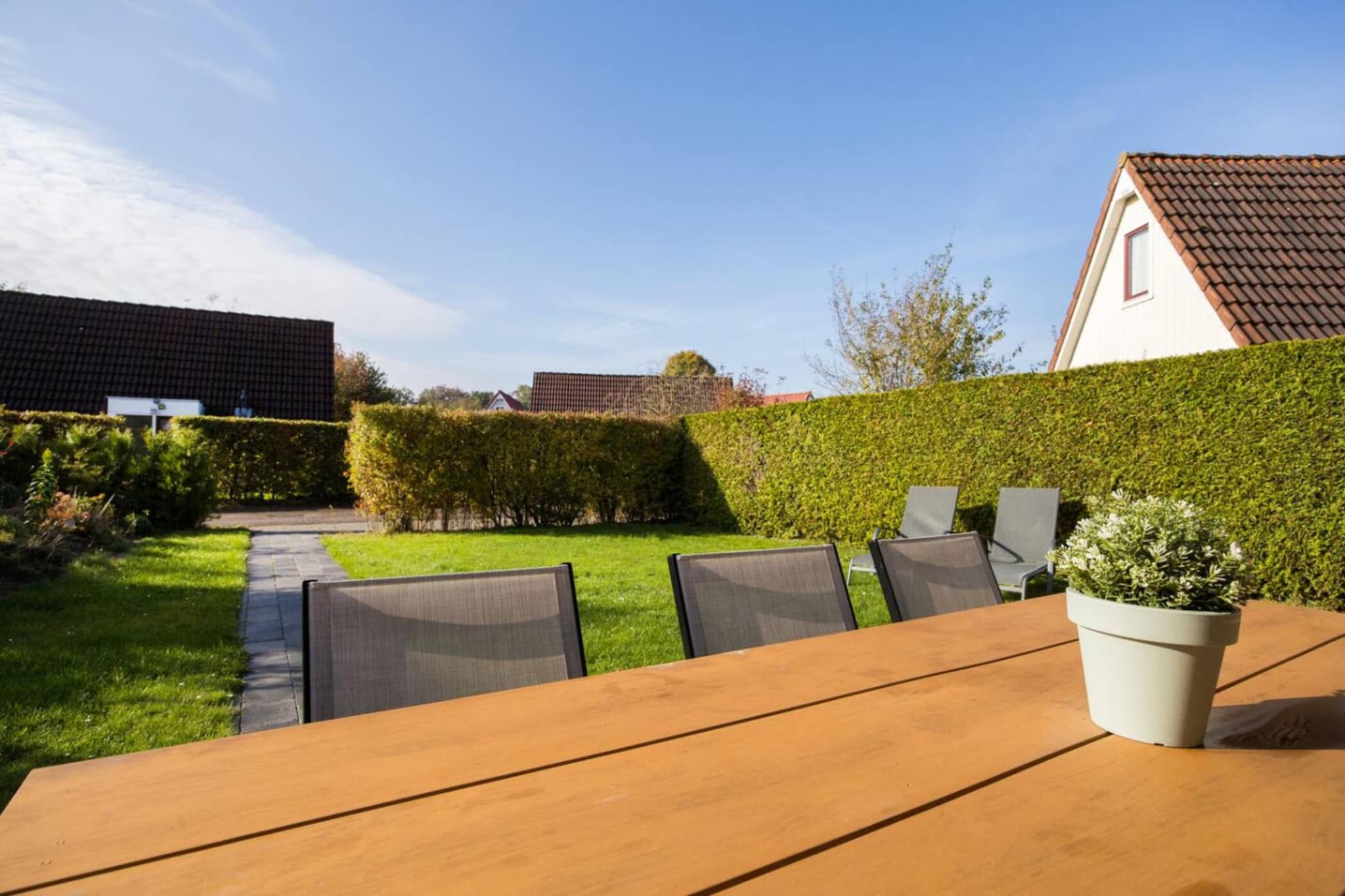 107 | Buizerd | Fijne bungalow met ruime tuin-Terrasbalkon