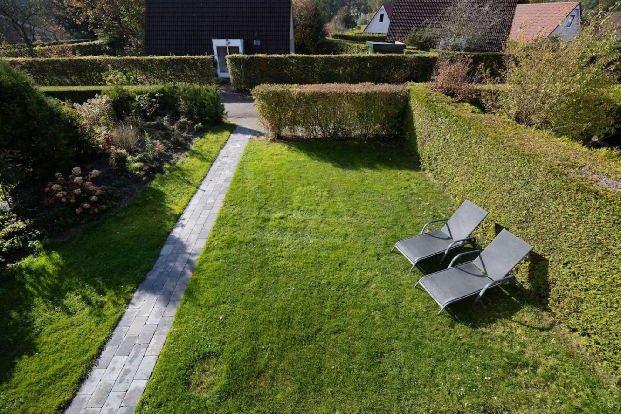 107 | Buizerd | Fijne bungalow met ruime tuin-Tuinen zomer