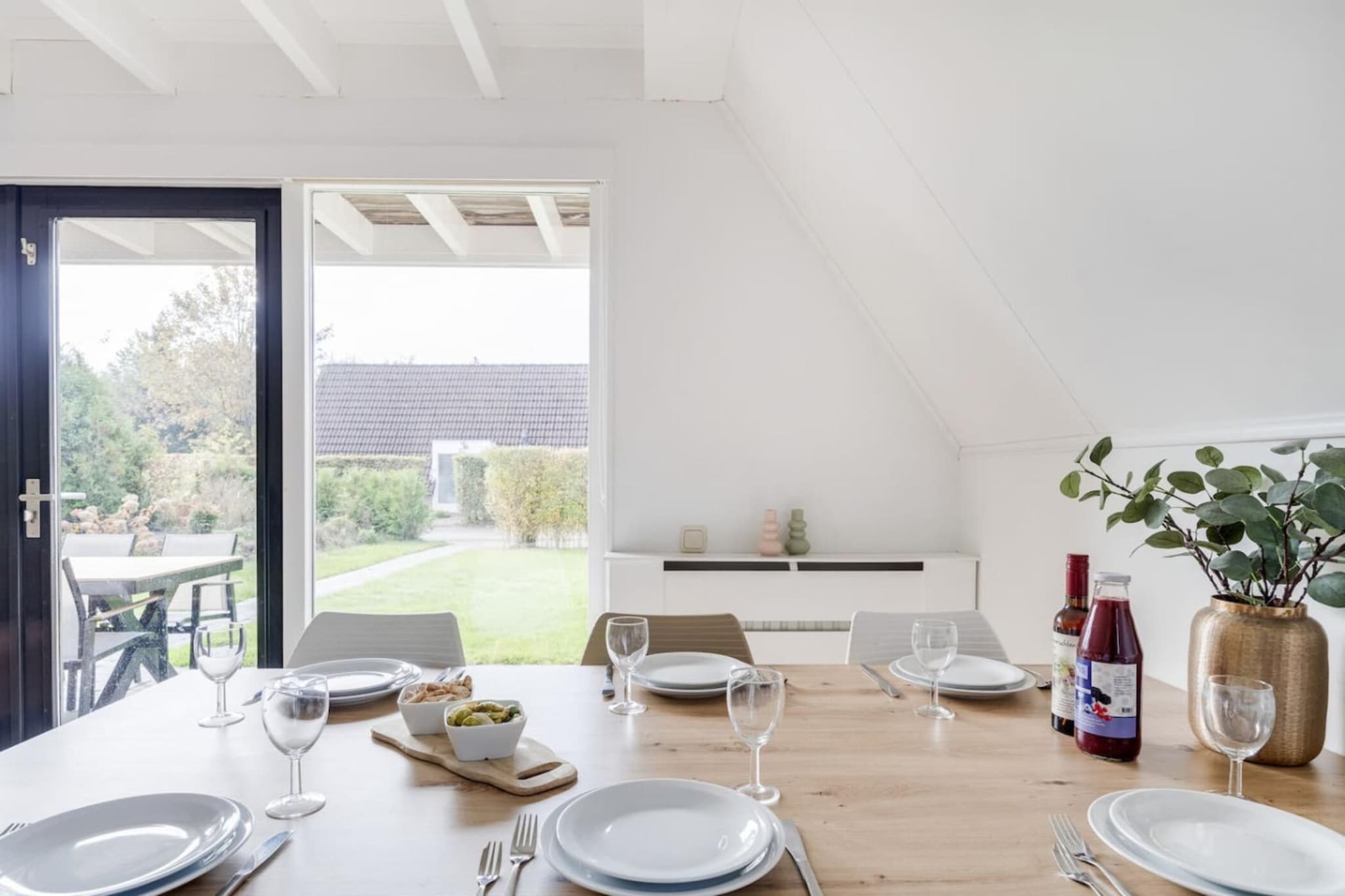 107 | Buizerd | Fijne bungalow met ruime tuin-Eetkamer