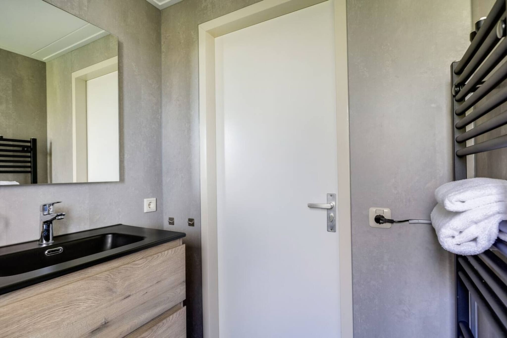 92 | Gaai | Prachtige bungalow nabij natuur-Badkamer