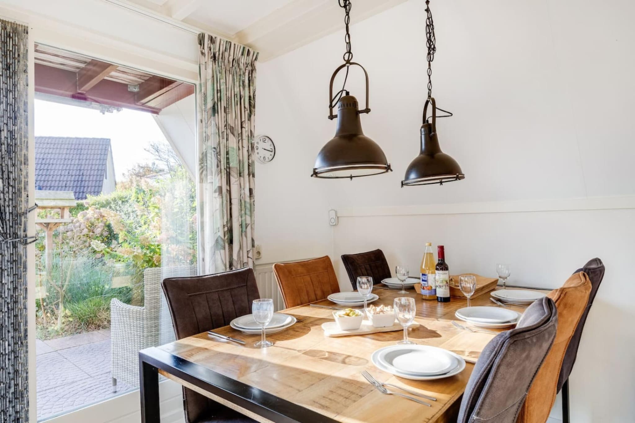 92 | Gaai | Prachtige bungalow nabij natuur-Eetkamer