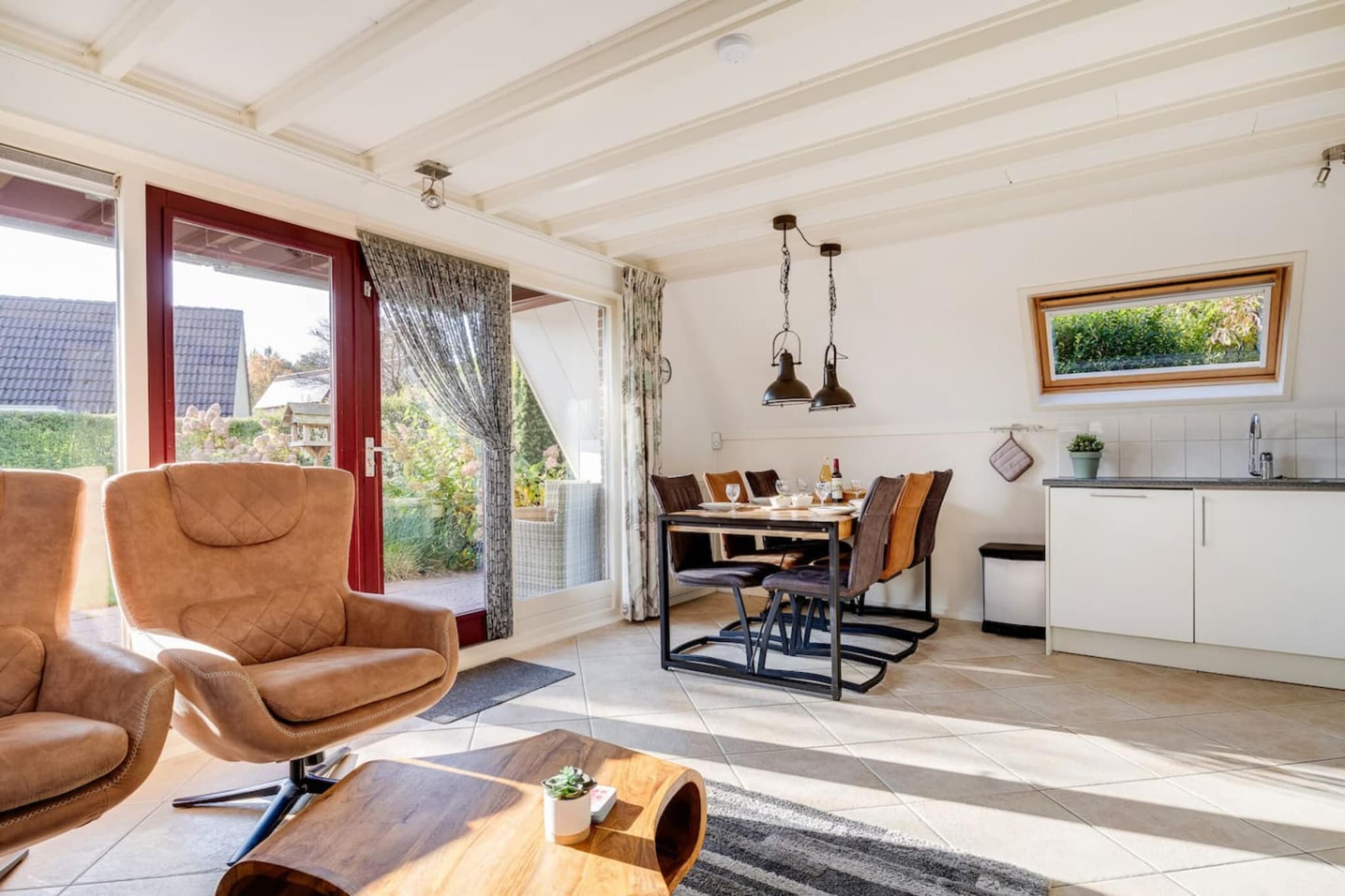 92 | Gaai | Prachtige bungalow nabij natuur-Eetkamer