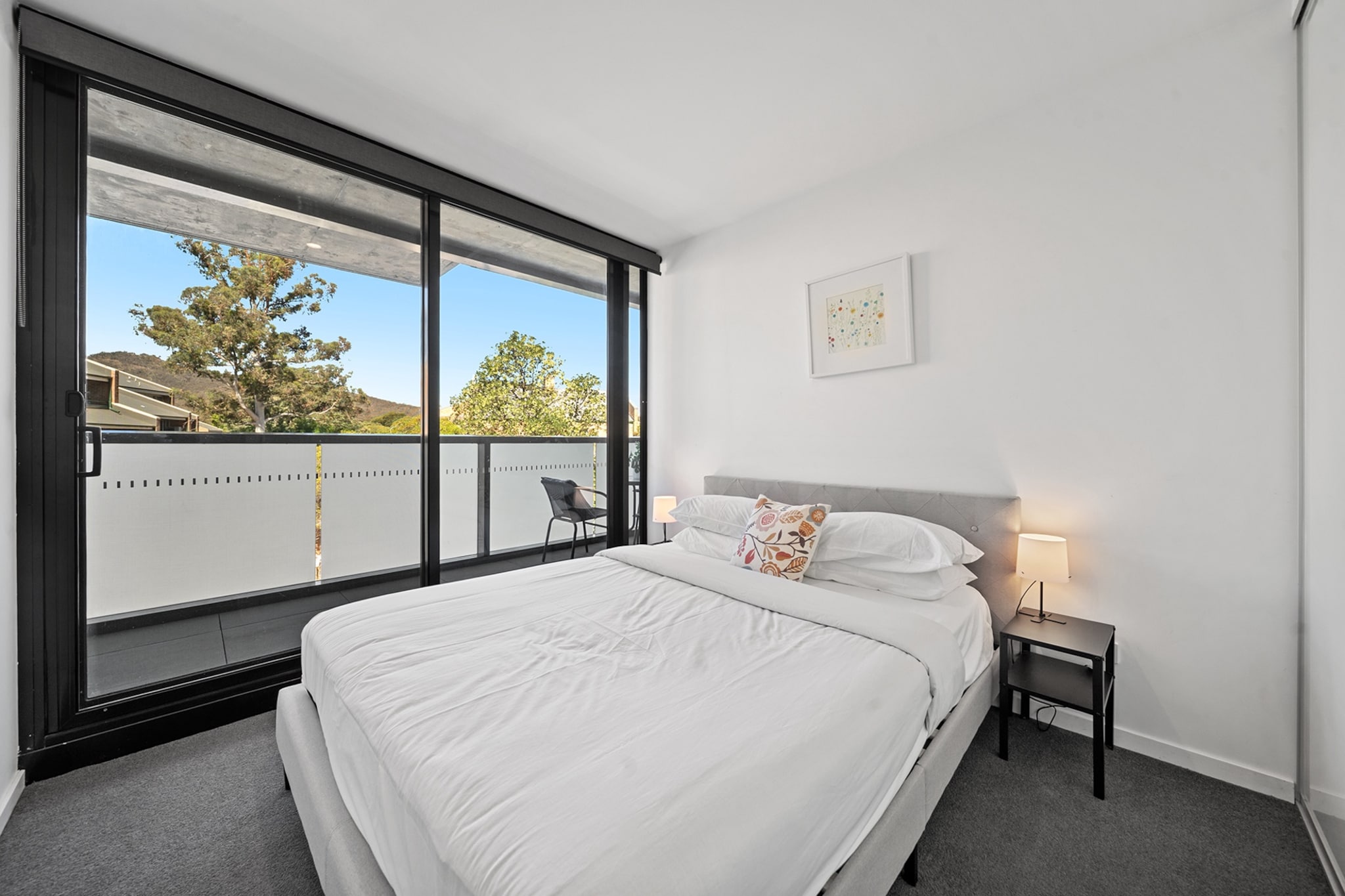 Bright Unit with Secure Parking and Garden Access