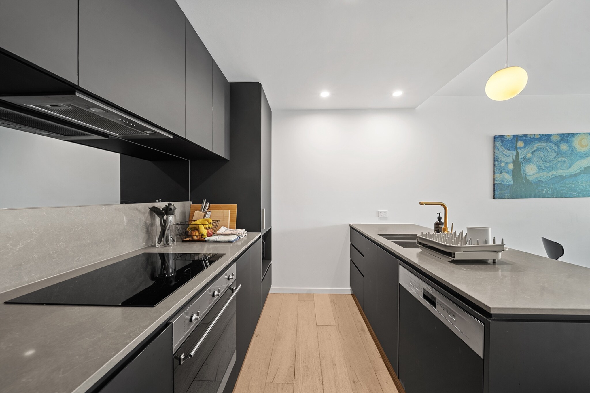 Bright Unit with Secure Parking and Garden Access