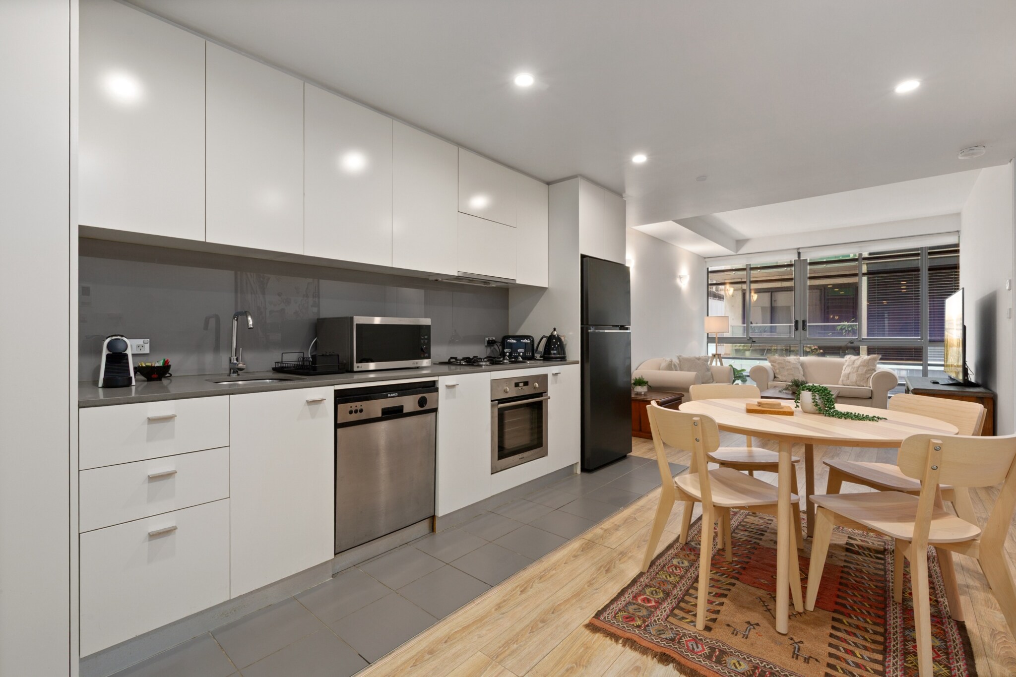 Modern CBD Aparment, Workspace, Fast WiFi and Pool