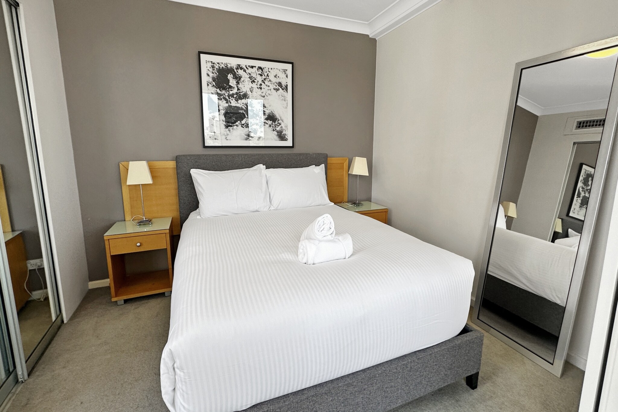 Bed Linen, Desk, Hot Water, Internet Access DSL, Wardrobe, Living room(single sofa bed, TV), Kitchen(dining table, stove, electric kettle, toaster, coffee machine, oven, microwave, dishwasher, fridge, freezer, dishes and cutlery, Wine glasses), bedroom(Queen Bed), bathroom(tumble dryer, washing machine, iron, hairdryer, Towels/Sheets (Incl.), shampoo, body soap, Essentials, Conditioner, Shower gel), First Aid, heating, air conditioning, swimming pool, Dedicated workspace, Cooking basics, Carbon monoxide detector, Coffee, Long term stays allowed, Room-darkening shades