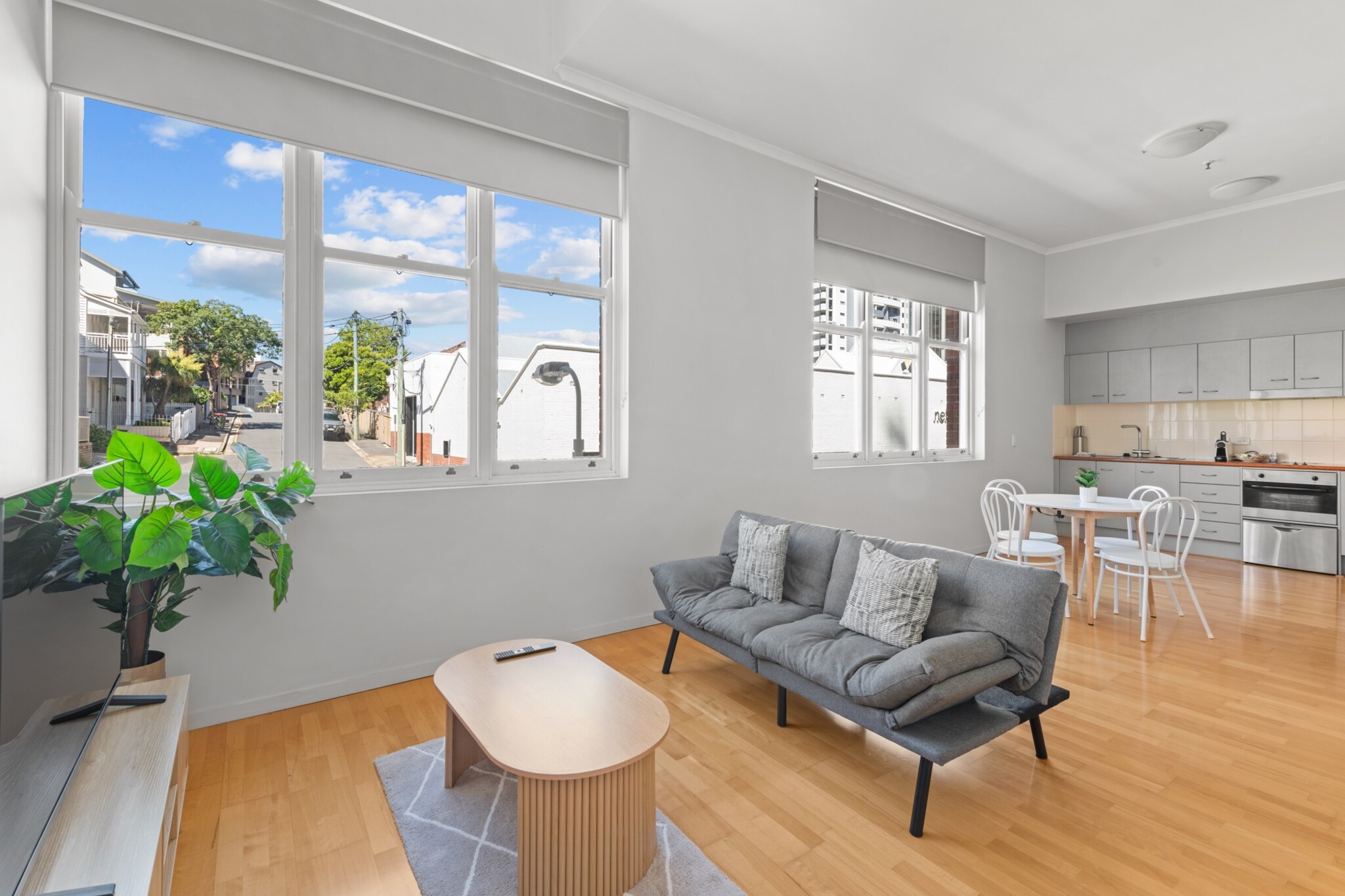 Modern 1-Bed Apartment in Spring Hill