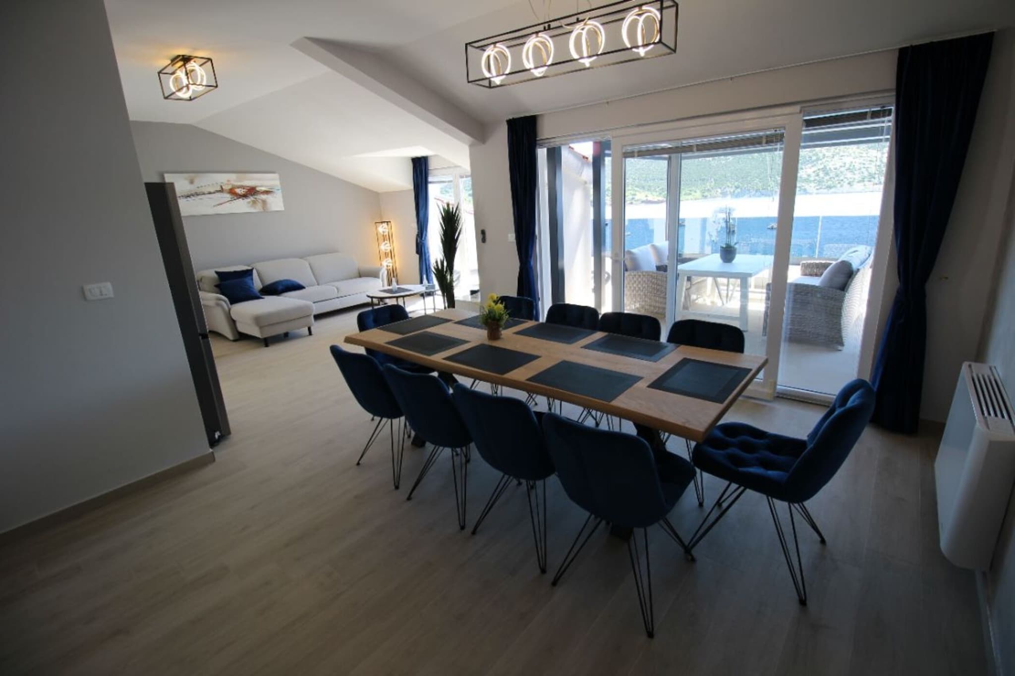 Penthouse - Typ 6plus2-Esszimmer