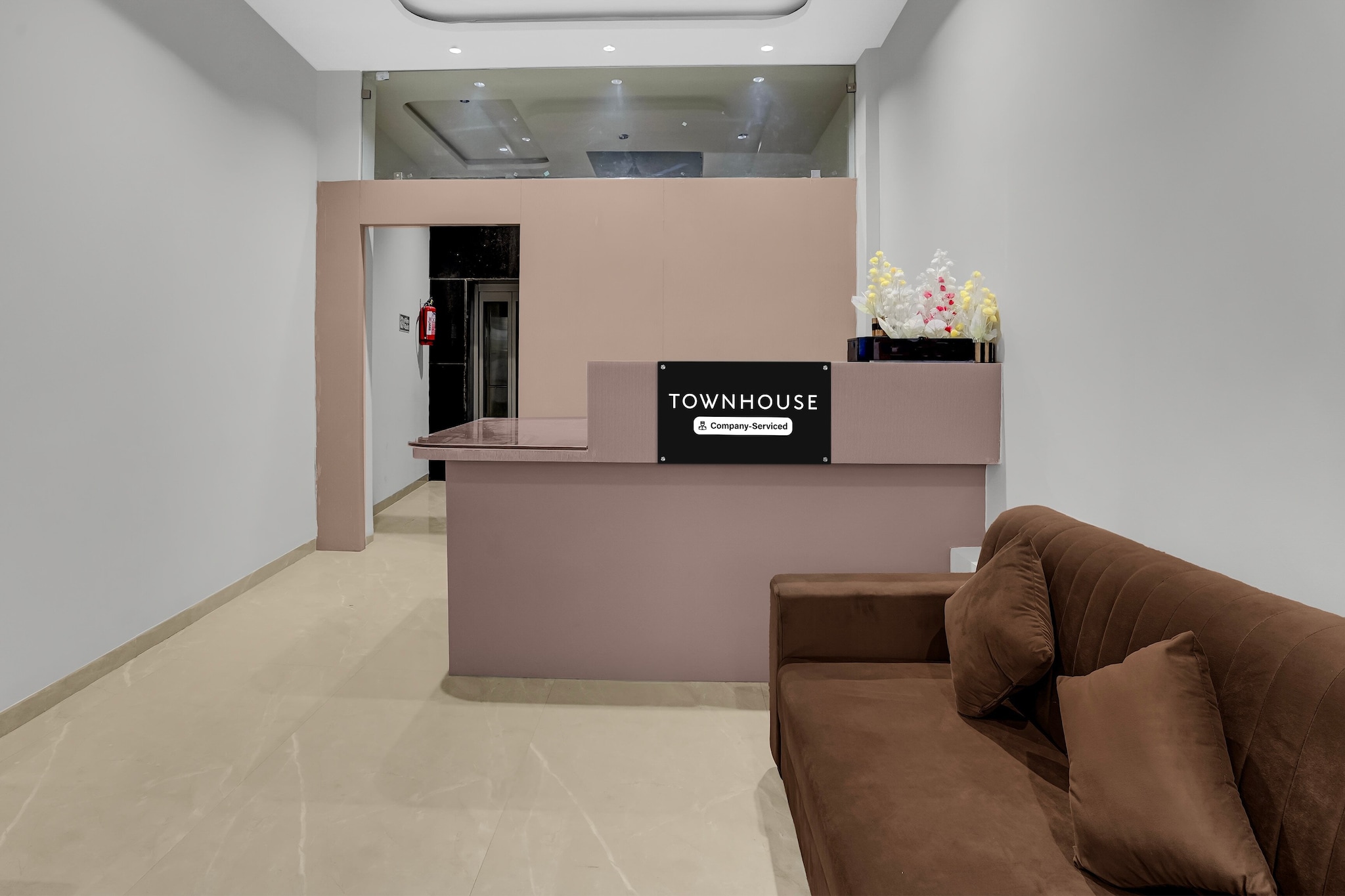 Ground floor: (bedroom(double bed, TV, seating area, air conditioning, Towels incl., telephone, Floor mattress), bathroom(bathtub or shower, shower, washbasin, toilet, shampoo, body soap, hot water), lift)