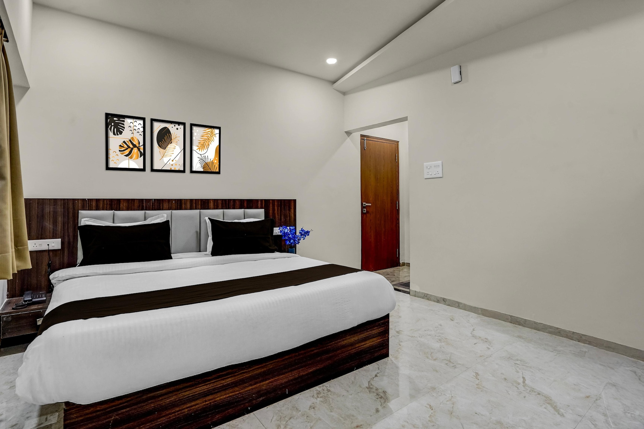 Unmarried couples are warmly welcome at this property.
Guests with local ID proof are warmly welcome.
Complimentary early check-in – Subject to availability.