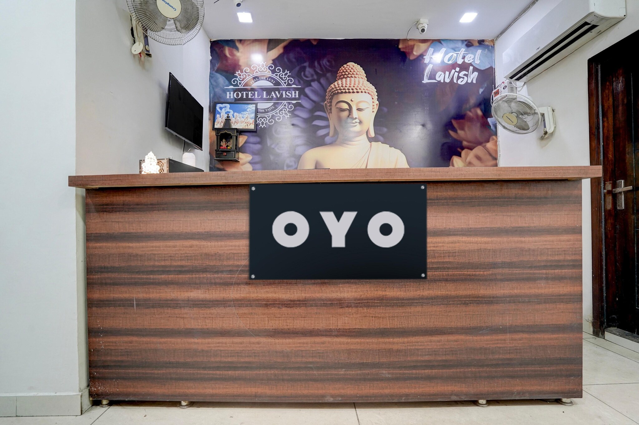 Ground floor: (bedroom(double bed, TV, seating area, air conditioning, Towels incl., telephone), bathroom(bathtub or shower, shower, washbasin, toilet, shampoo, body soap, hot water))