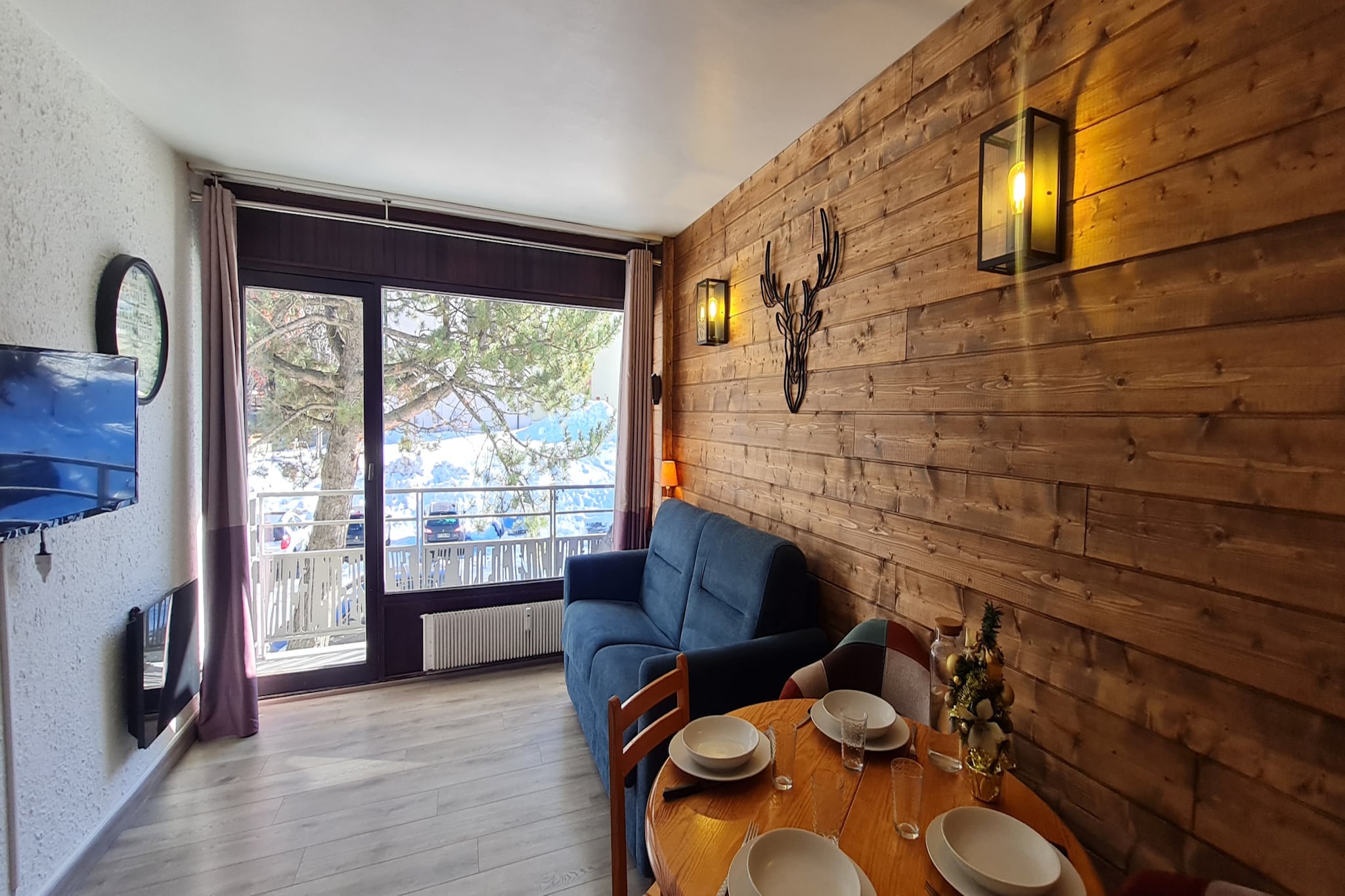Elevator, open kitchen(coffee machine, oven, microwave, fridge, dishes and cutlery), Living/bed room(double sofa bed, double sofa bed, TV, dining table), bathroom(shower, washbasin, toilet), Garden Furniture , balcony, hairdryer
