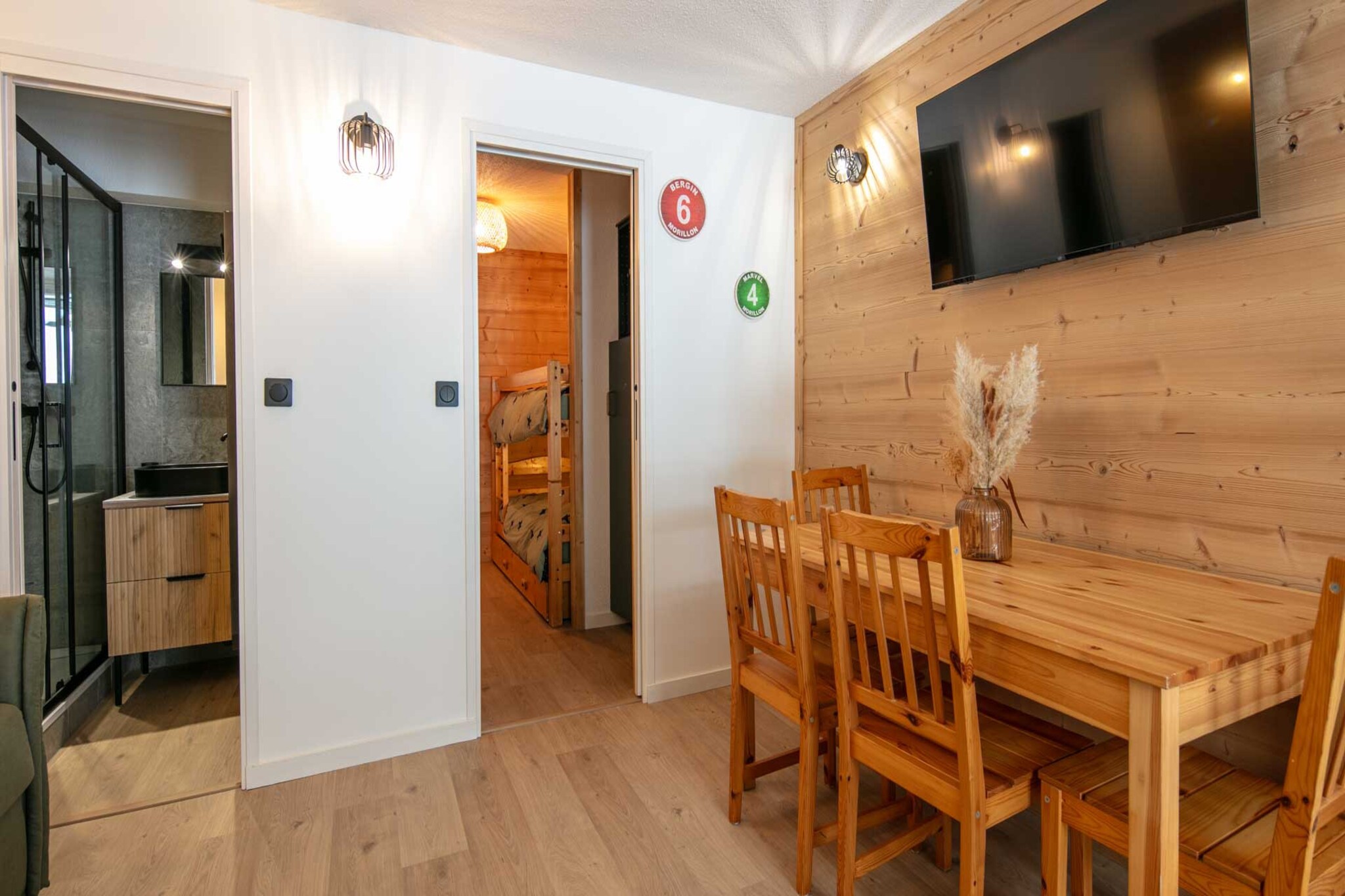 open kitchen(electric kettle, toaster, coffee machine, oven, fridge, dishes and cutlery), Living/diningroom(double sofa bed, bunk bed, TV, dining table), bedroom(double bed), bathroom(shower, washbasin, toilet), balcony