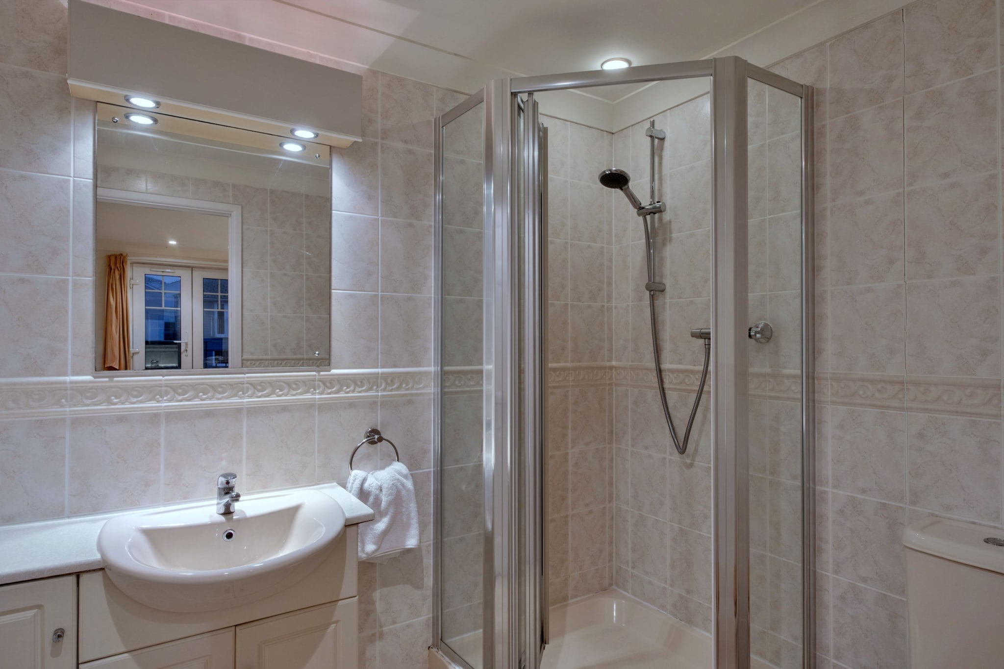 2 Chy Lowen - Badkamer