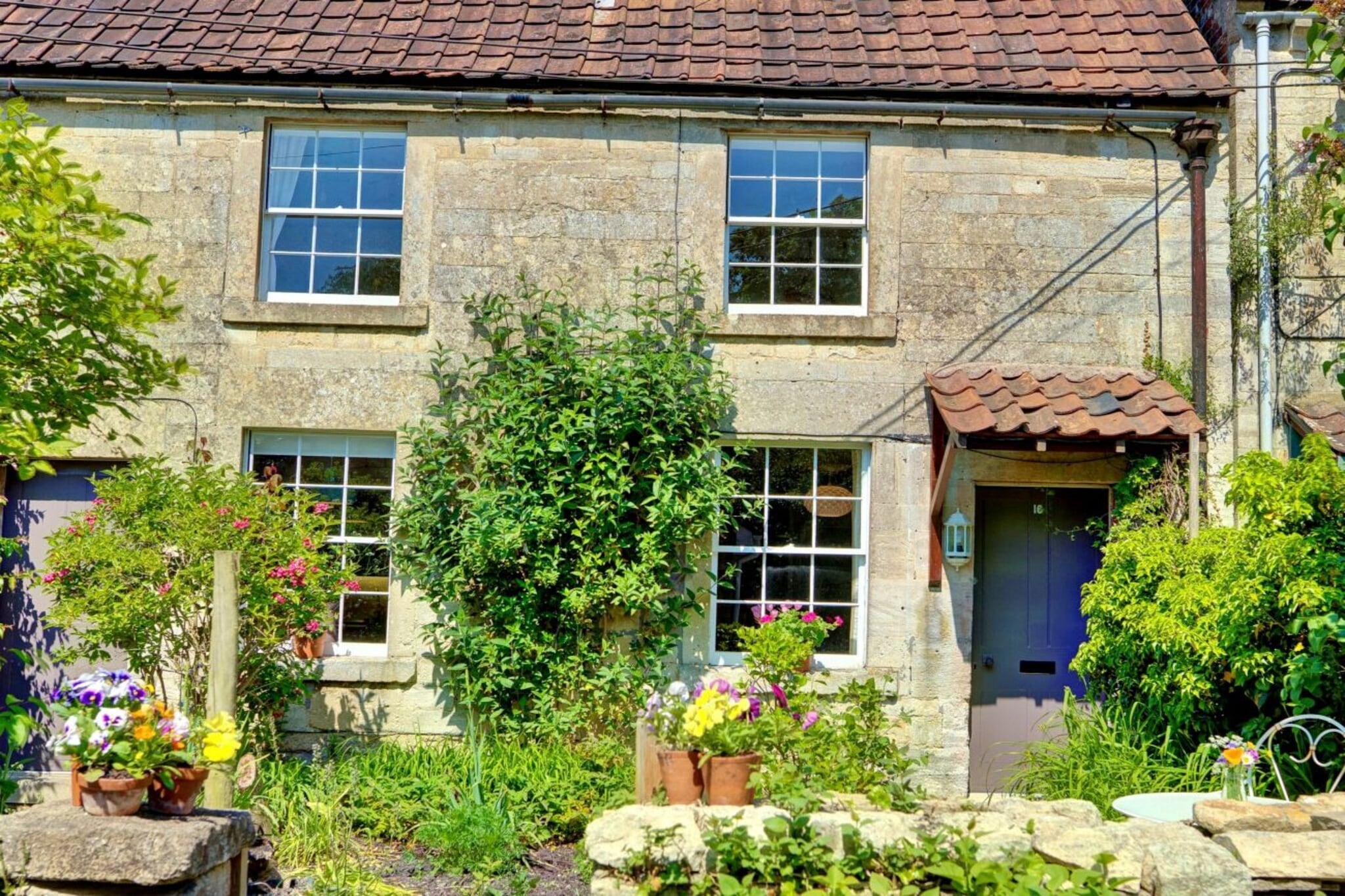 Meadowsweet Cottage - Buitenkant zomer