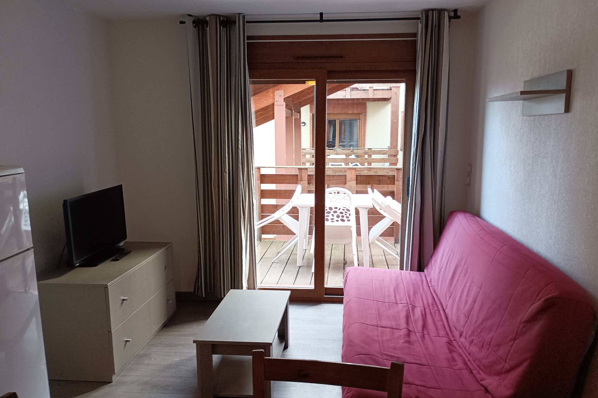 Ski Apartment with Pool & Free Parking